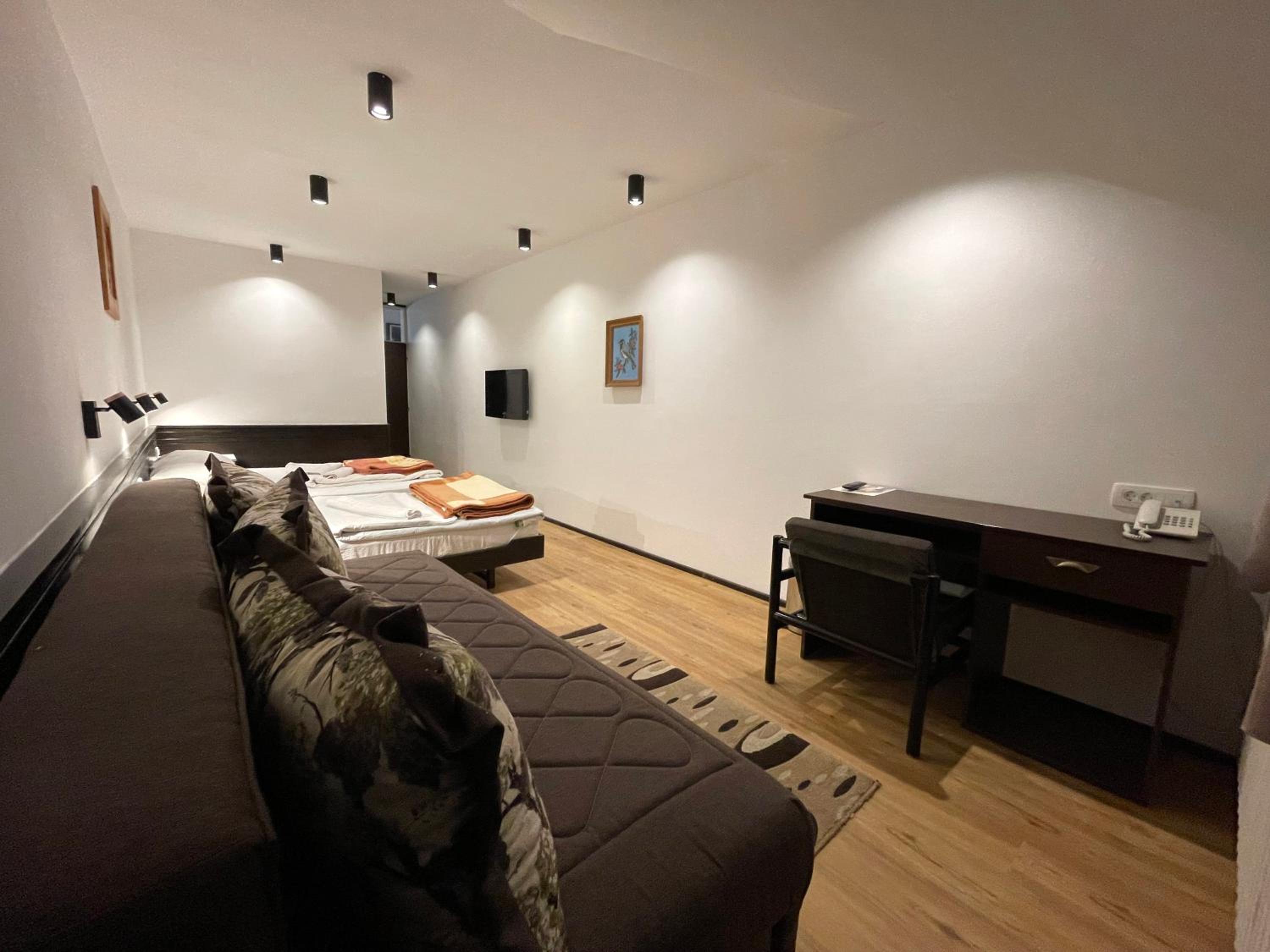 Family Room with Mountain View photo 2