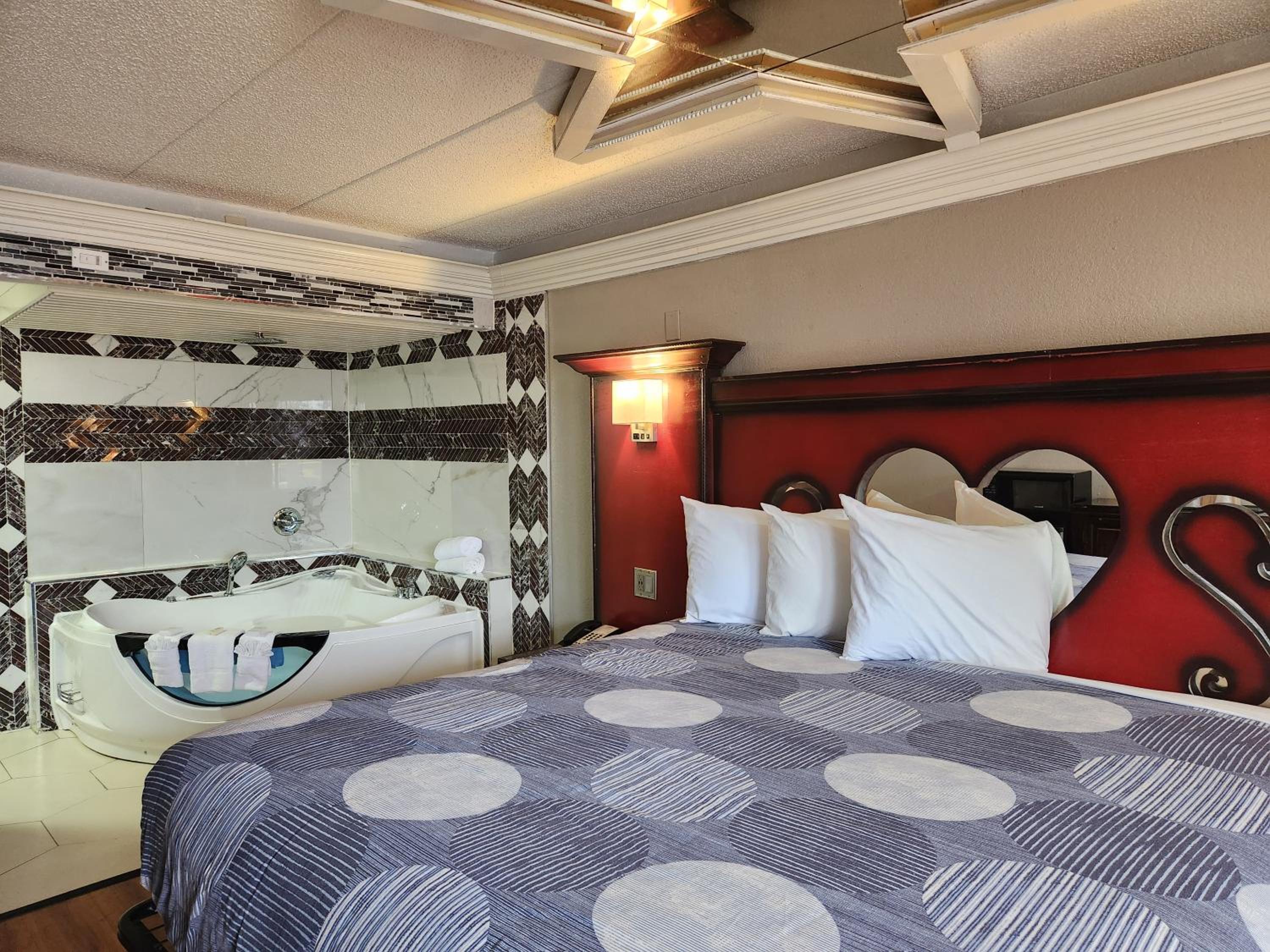 Deluxe Suite with Spa Bath