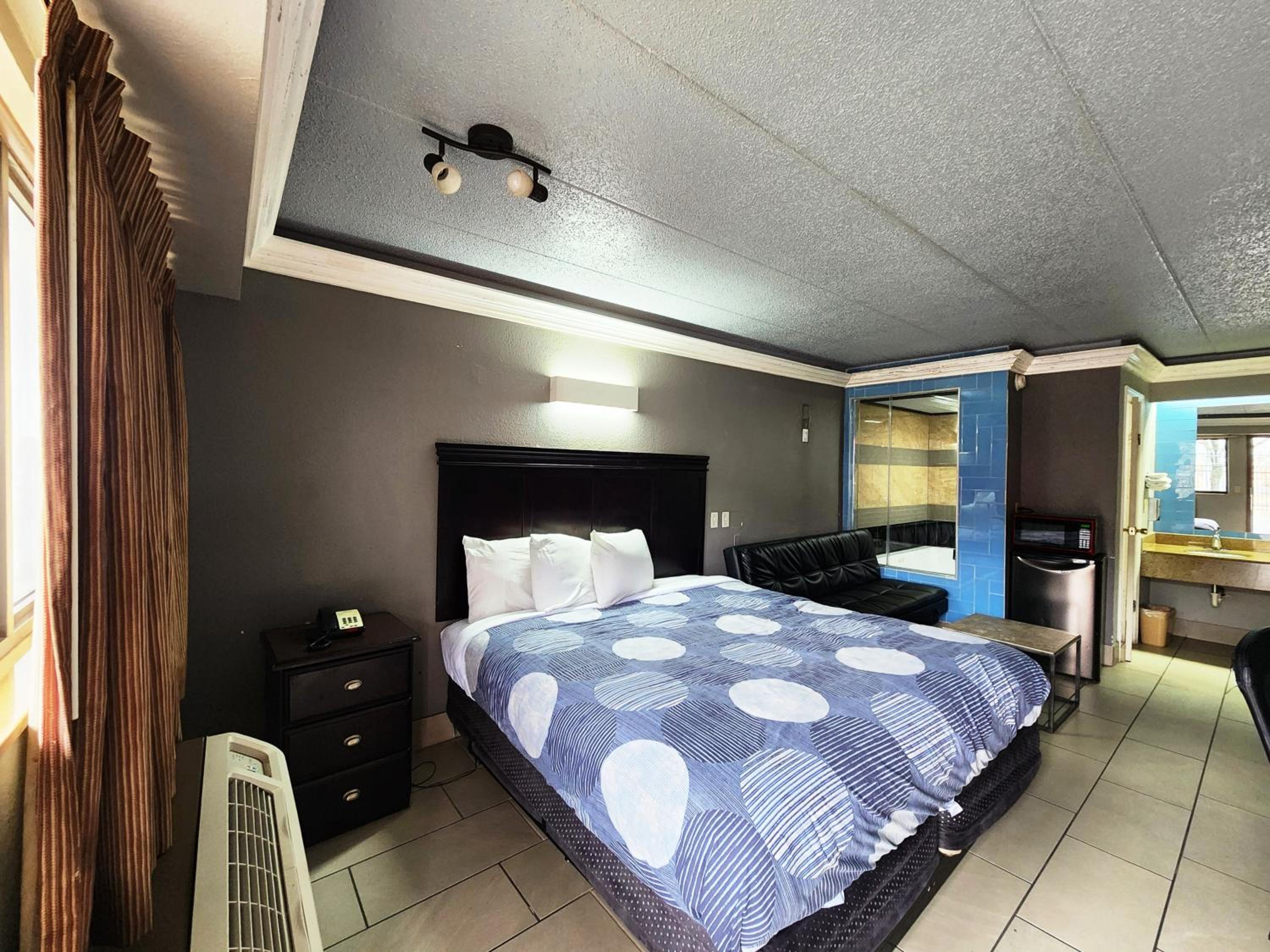 King Suite with Spa Bath
