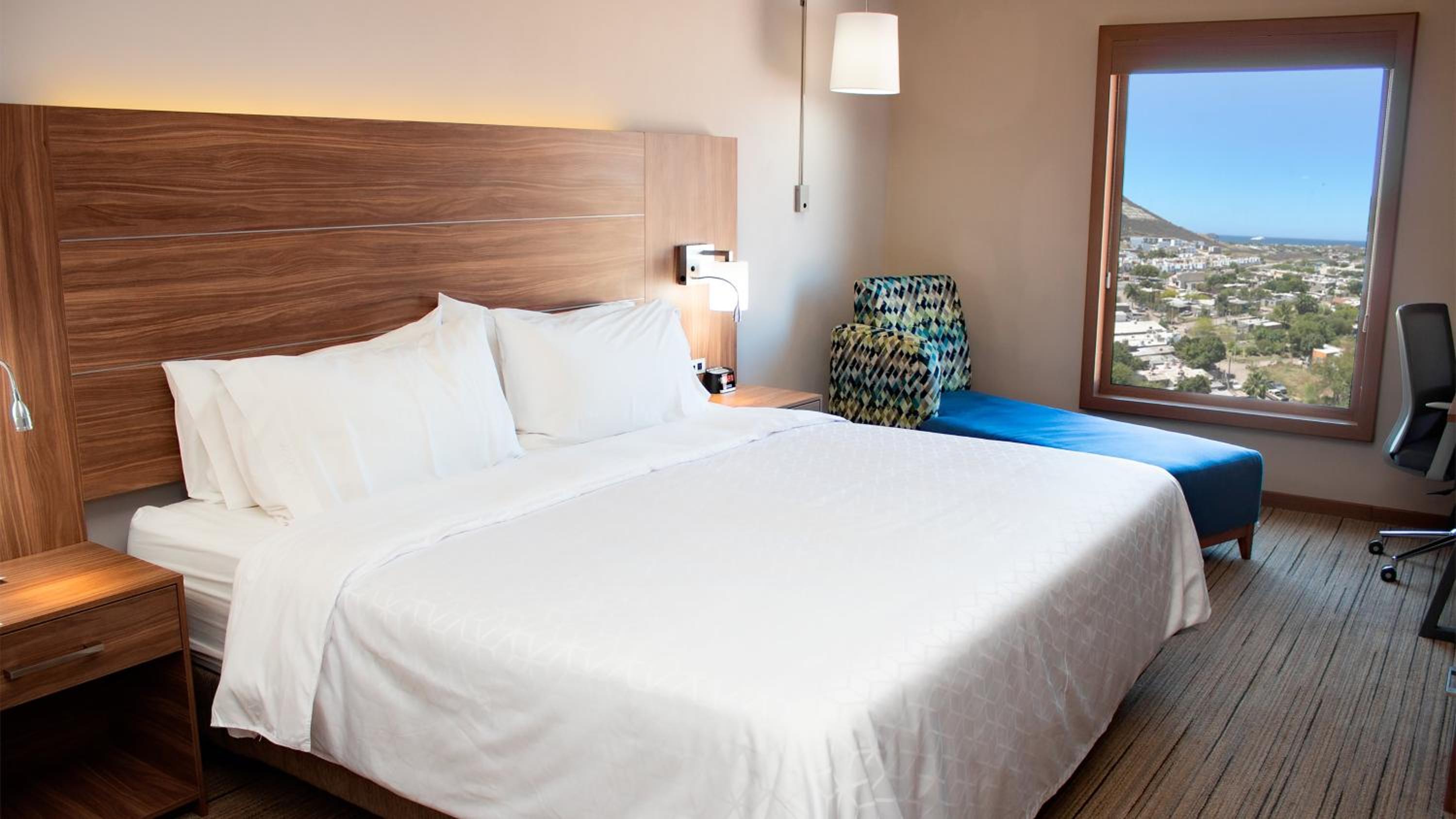 Standard King Room with Pool View - Photo 2