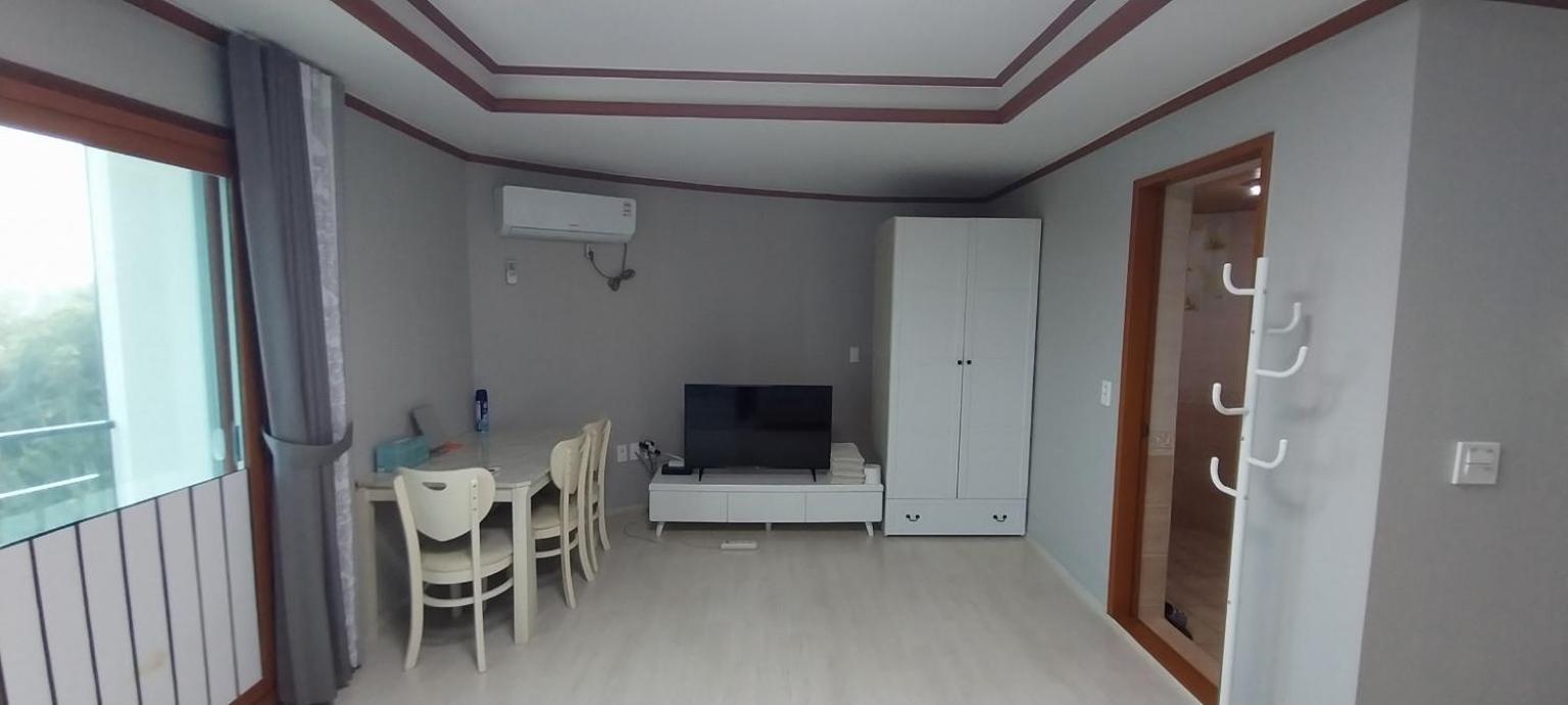 One-Bedroom House - Photo 4