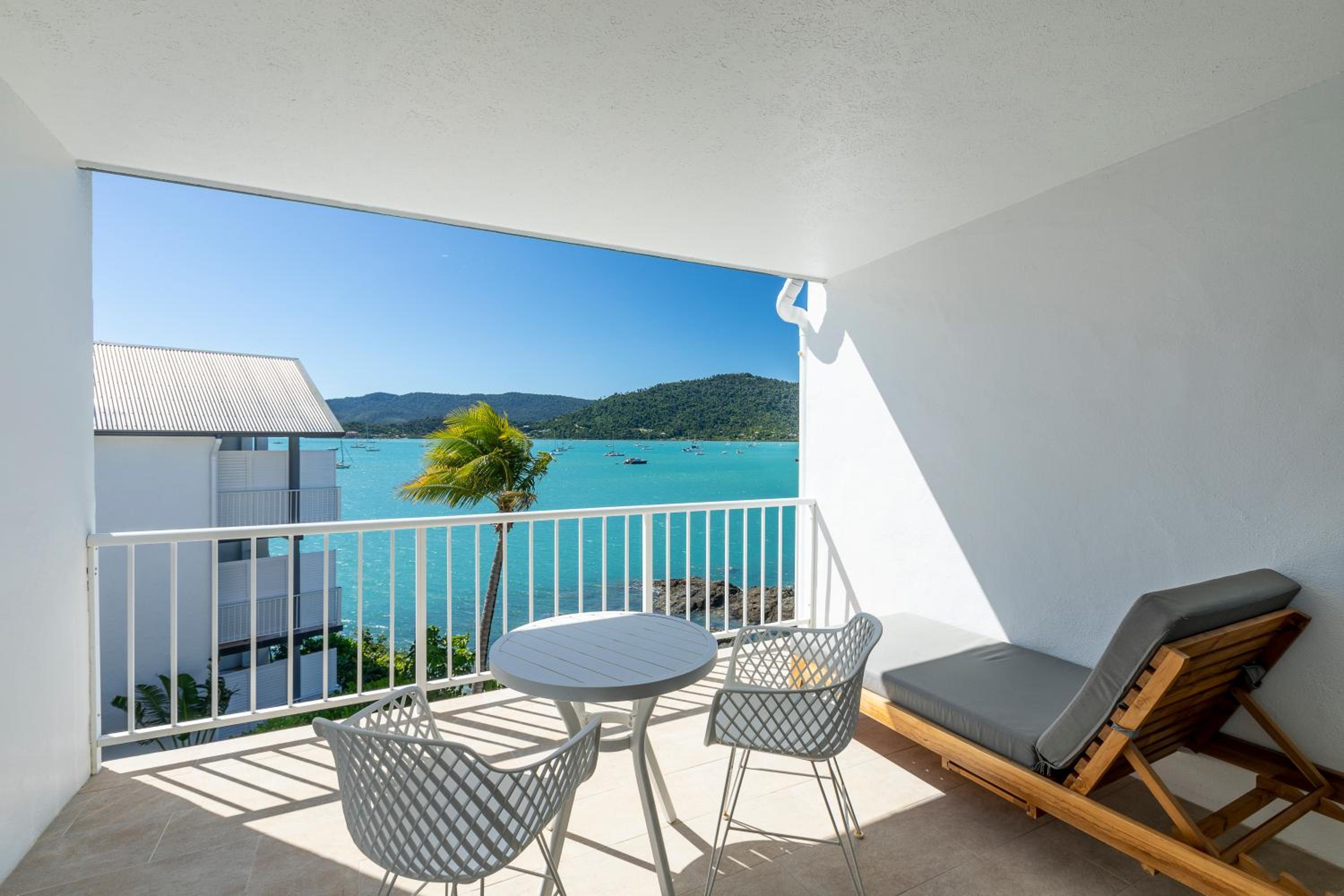 Ocean Deluxe Room - Photo 9
