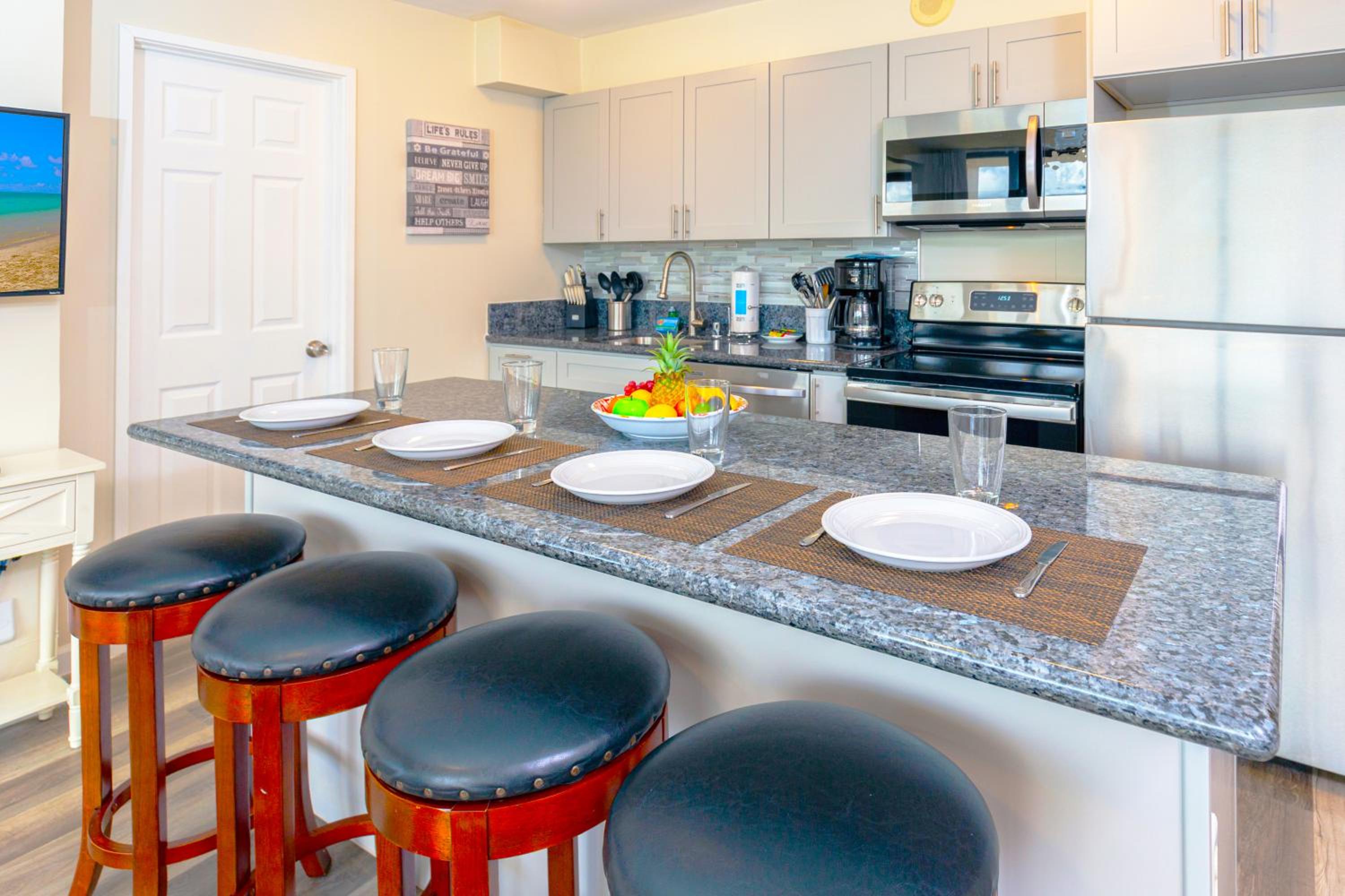 Panoramic Mountain View Condo with Free Parking!: One-Bedroom Apartment photo