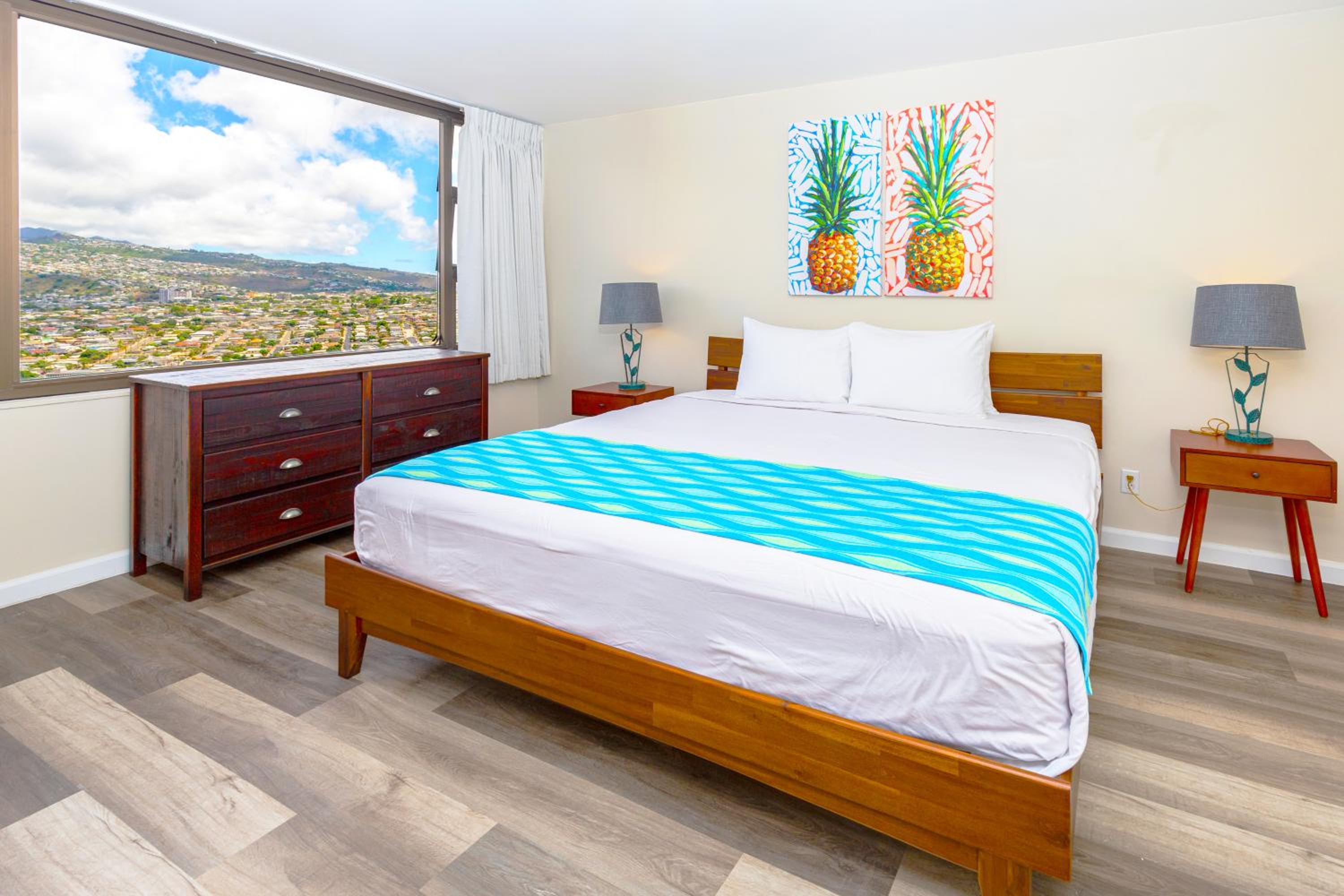 Panoramic Mountain View Condo with Free Parking!: One-Bedroom Apartment photo