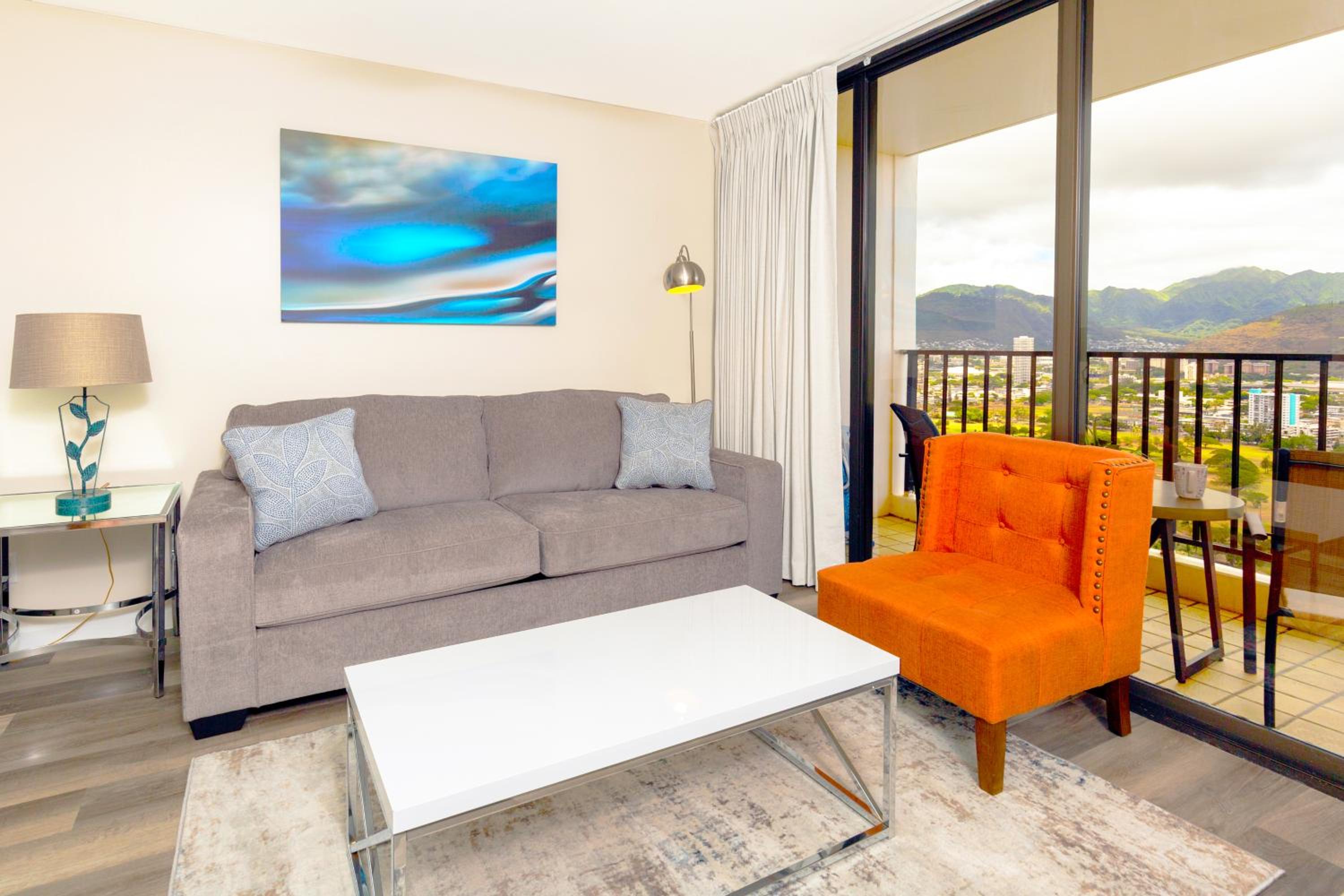 Panoramic Mountain View Condo with Free Parking!: One-Bedroom Apartment photo