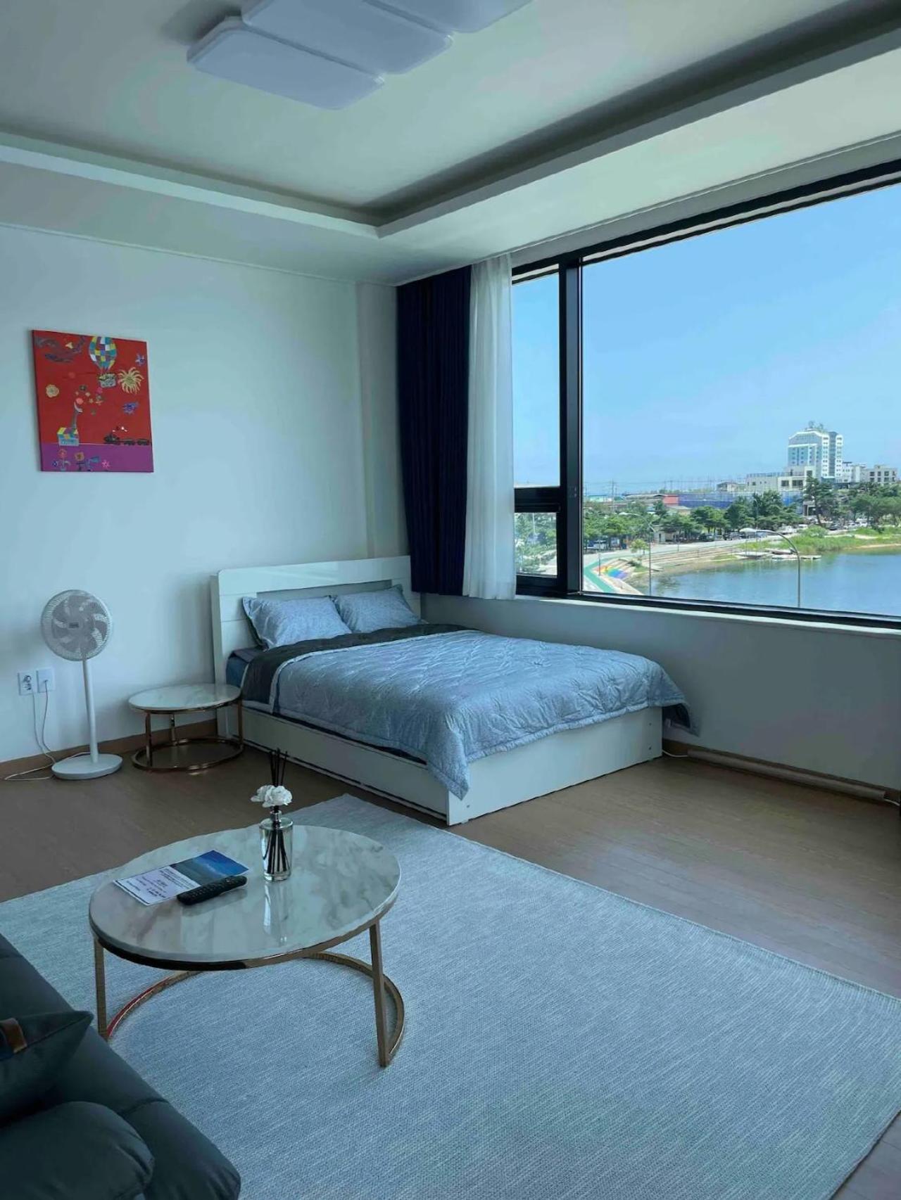 Double or Twin Room with Lake View photo 1