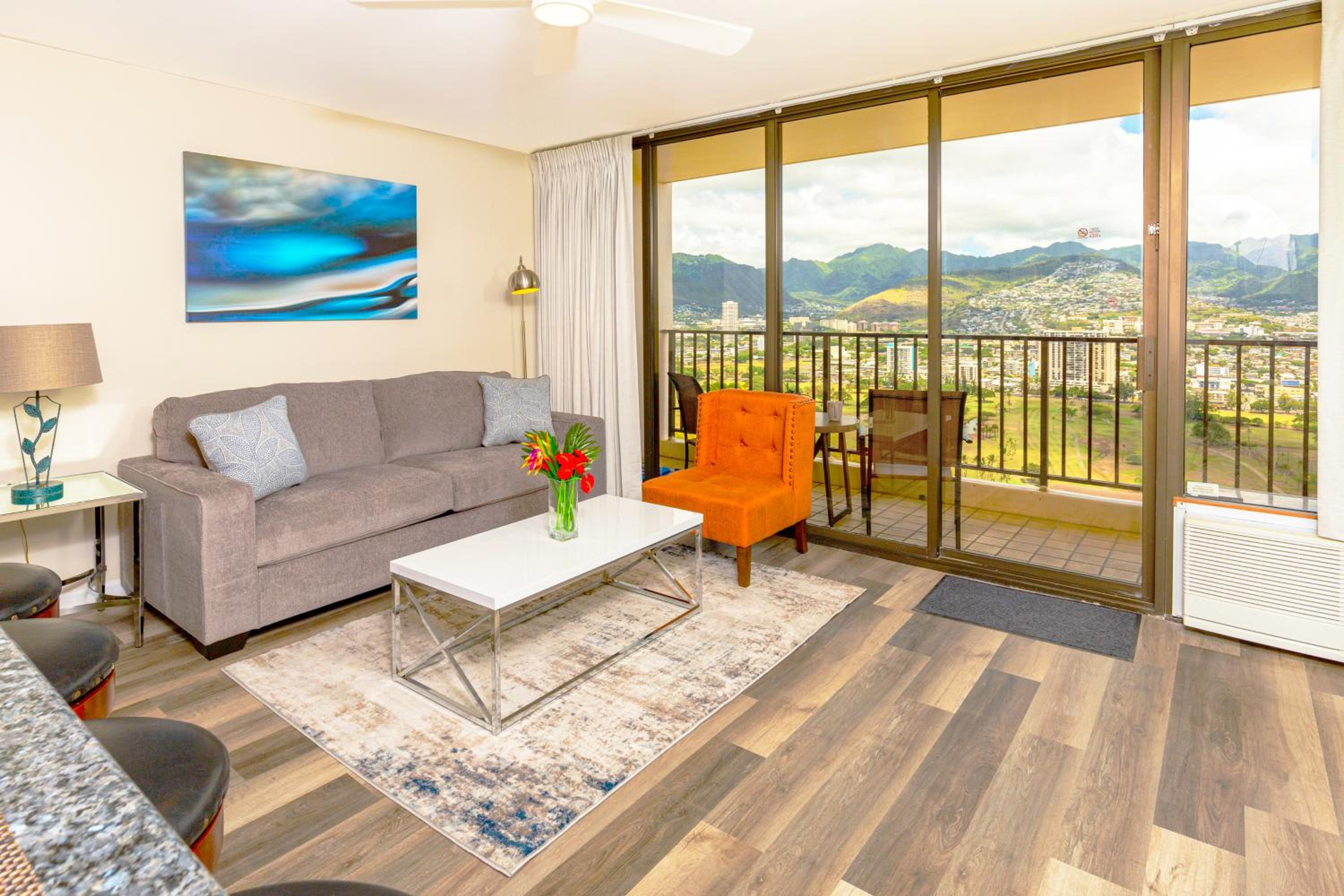 Panoramic Mountain View Condo with Free Parking!: One-Bedroom Apartment photo