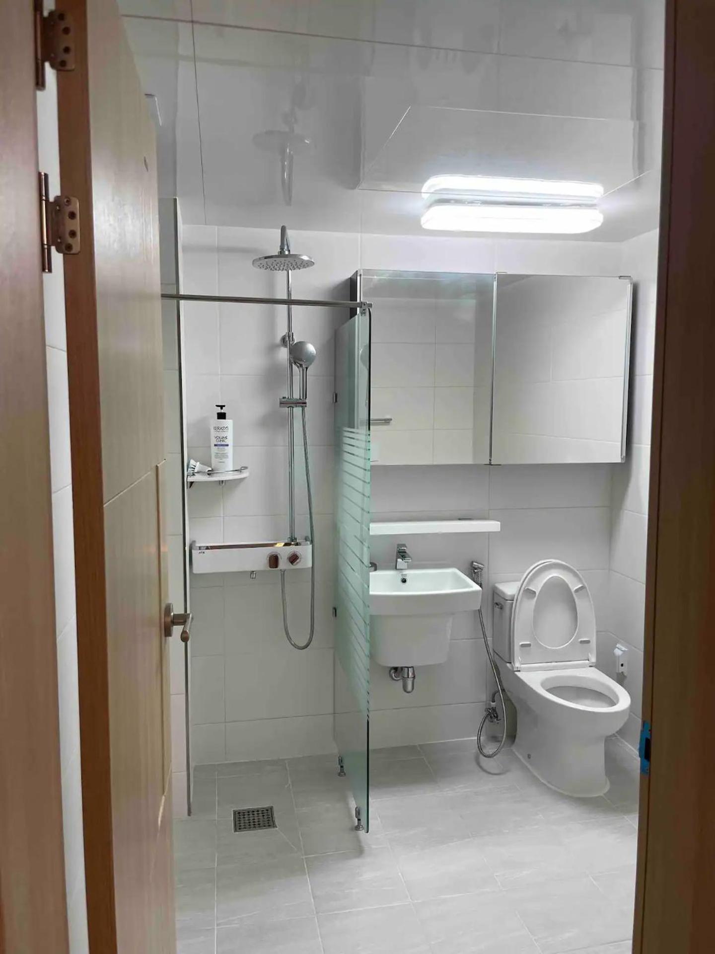 Double or Twin Room with Lake View photo 2