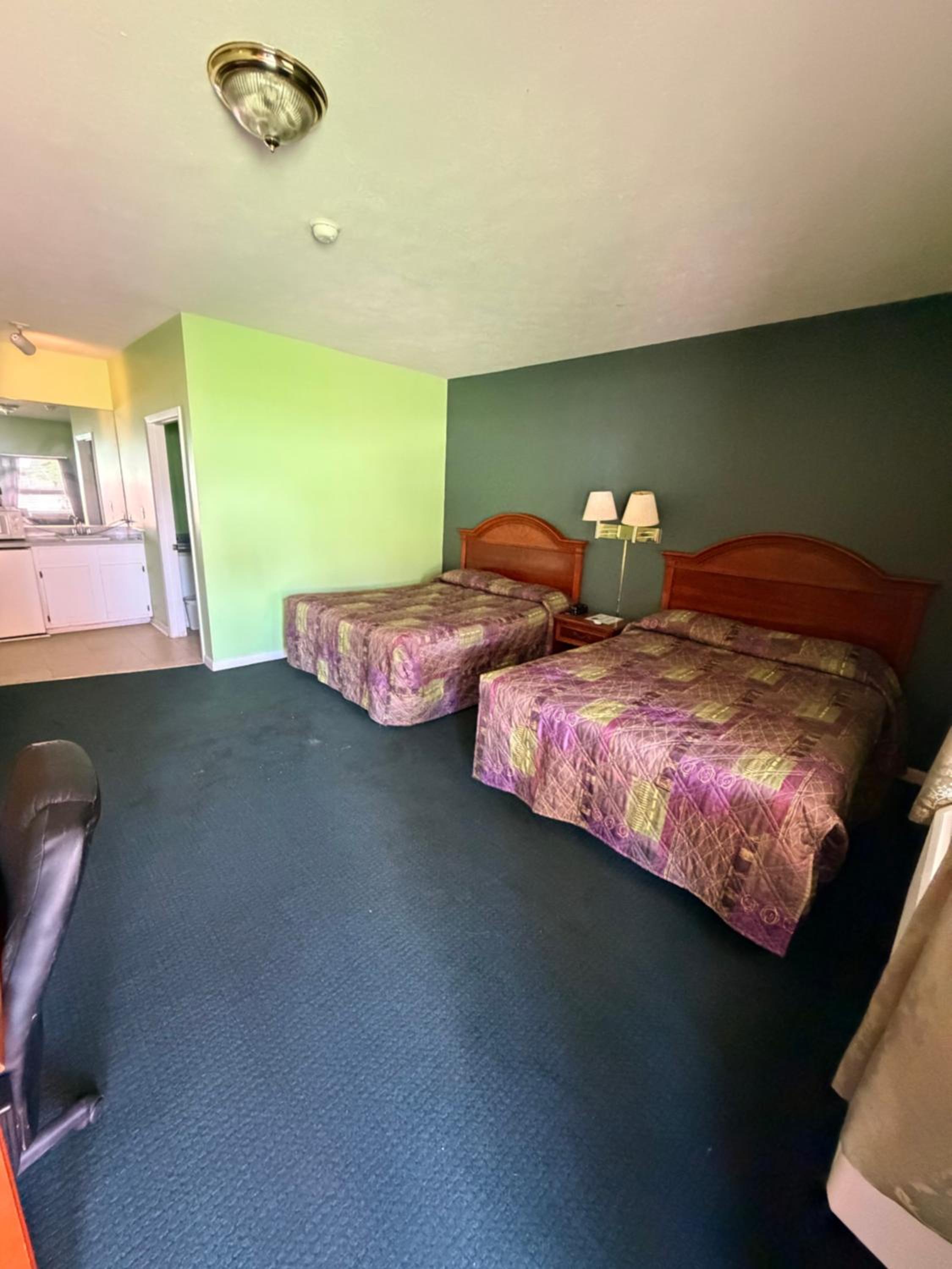 Queen Suite with Two Queen Beds