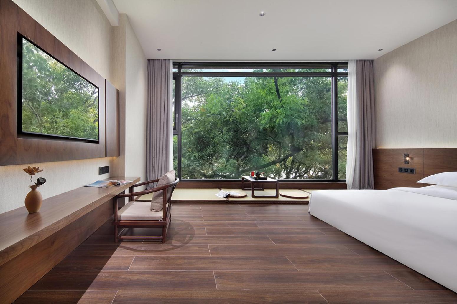 Riverside King Room With Tree Shade photo 1