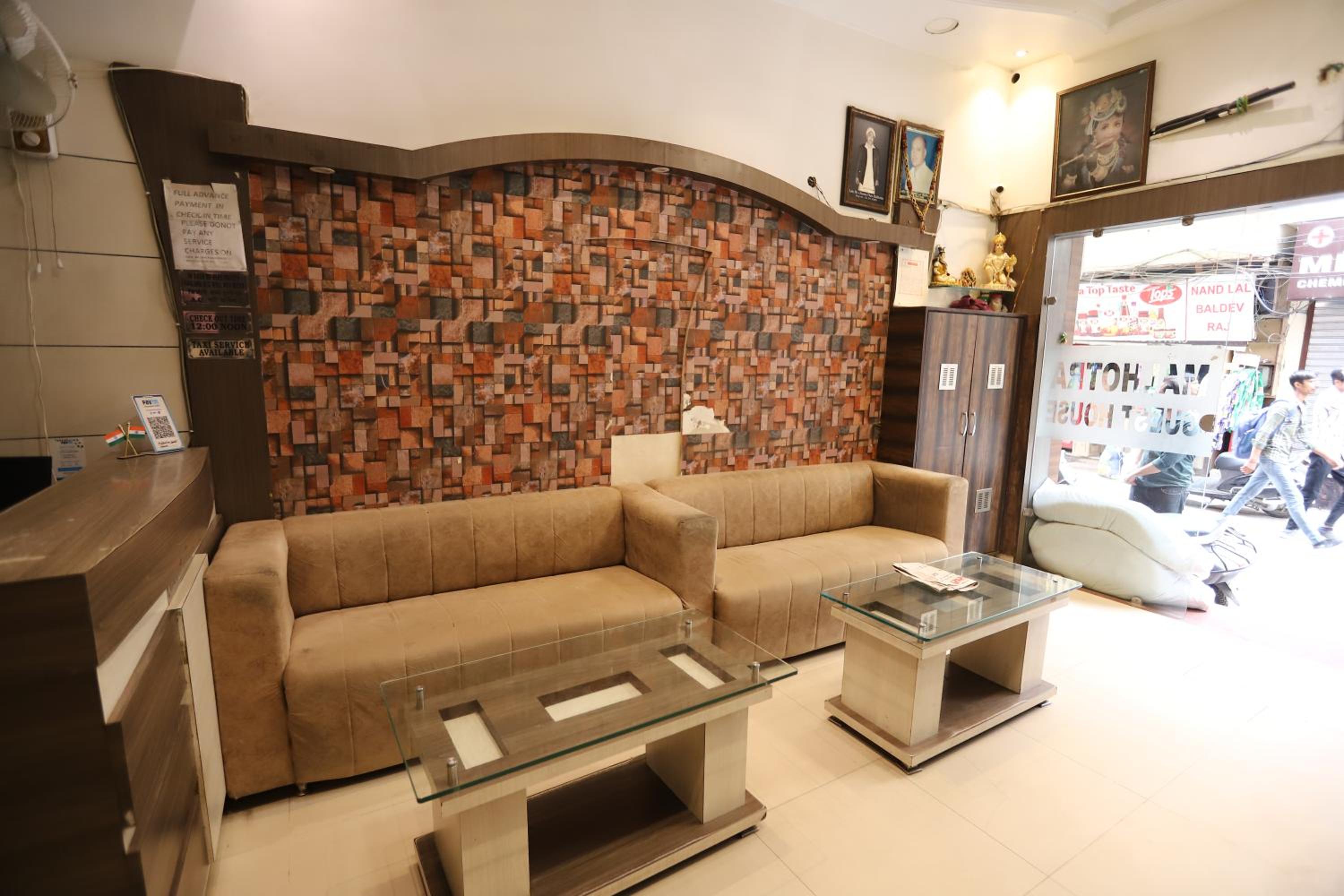 Deluxe King Room - Photo 25