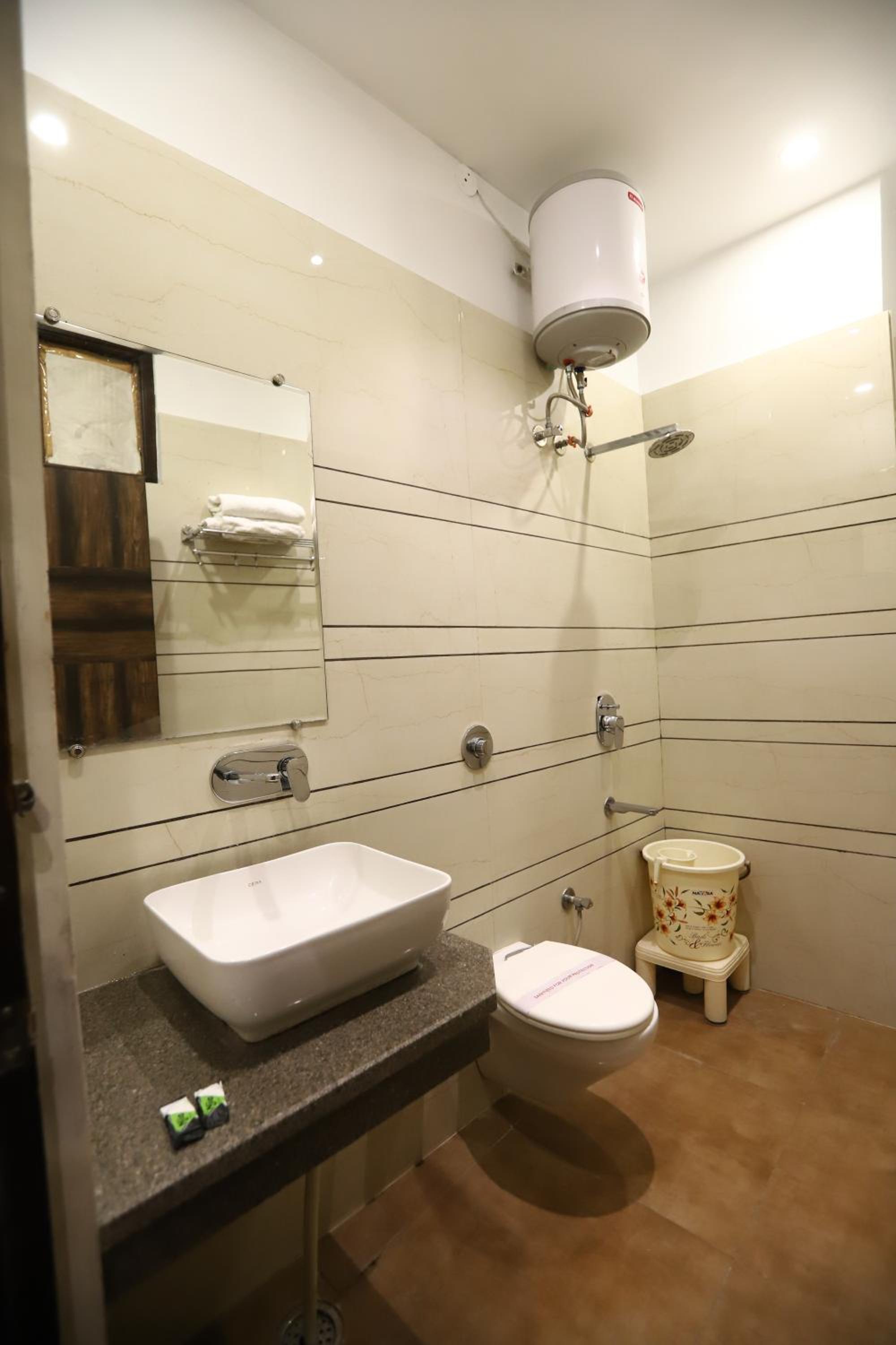 Deluxe King Room - Photo 24