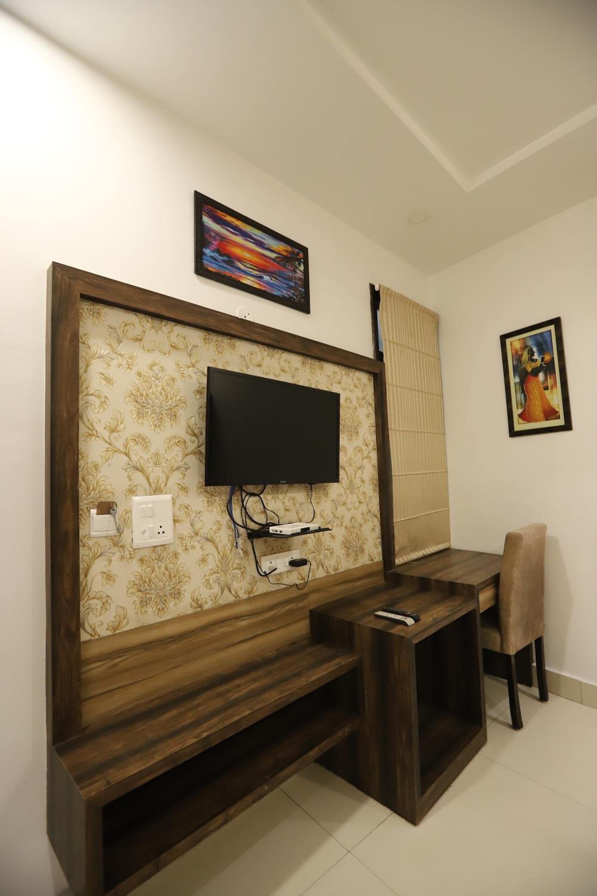 Standard King Room - Photo 14