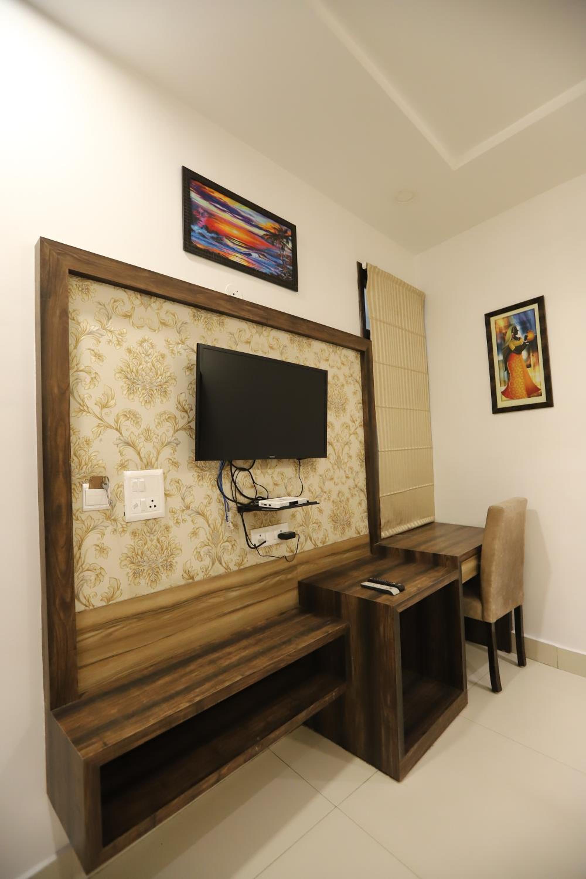 Deluxe King Room - Photo 6