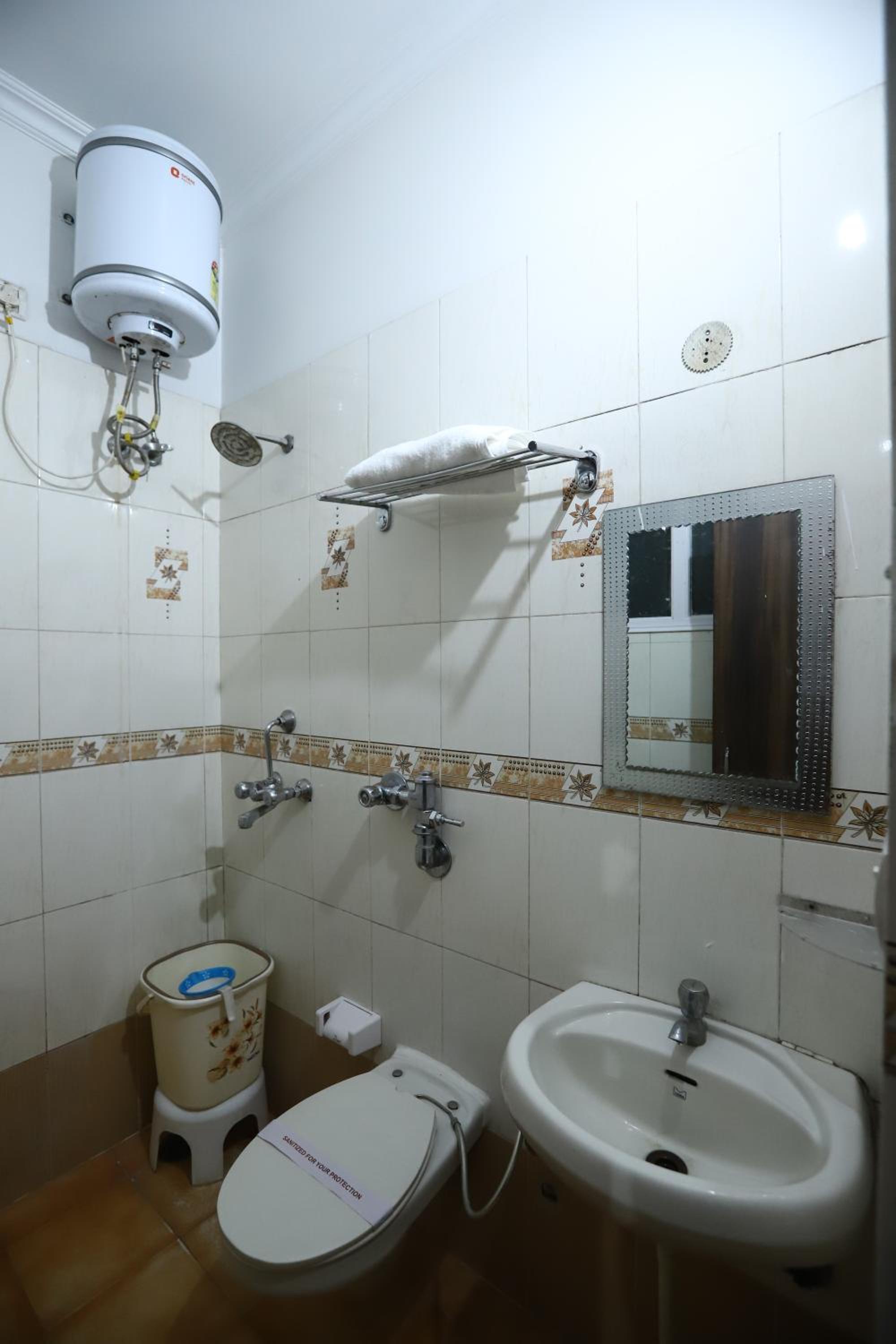Deluxe King Room - Photo 10