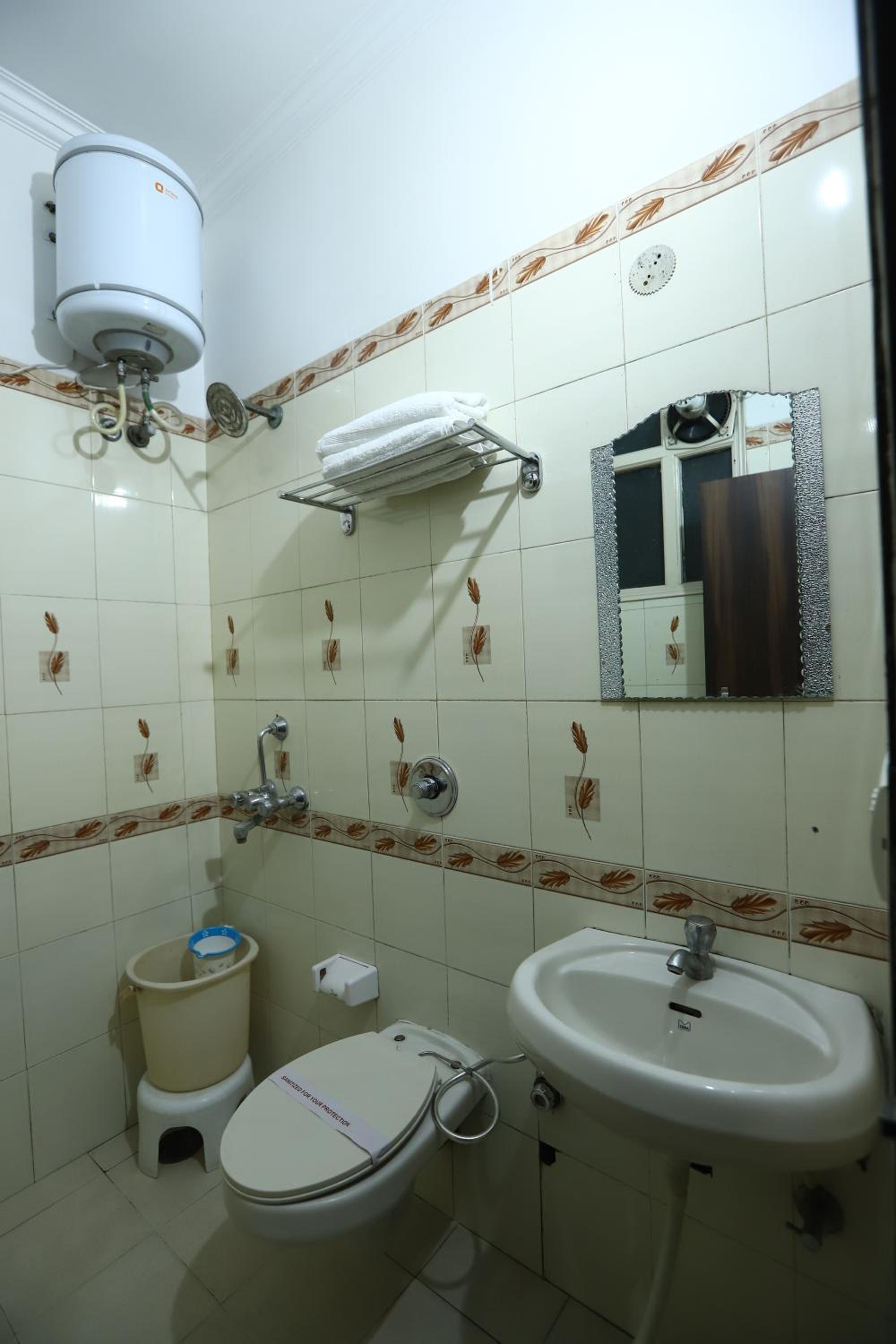 Deluxe King Room - Photo 7