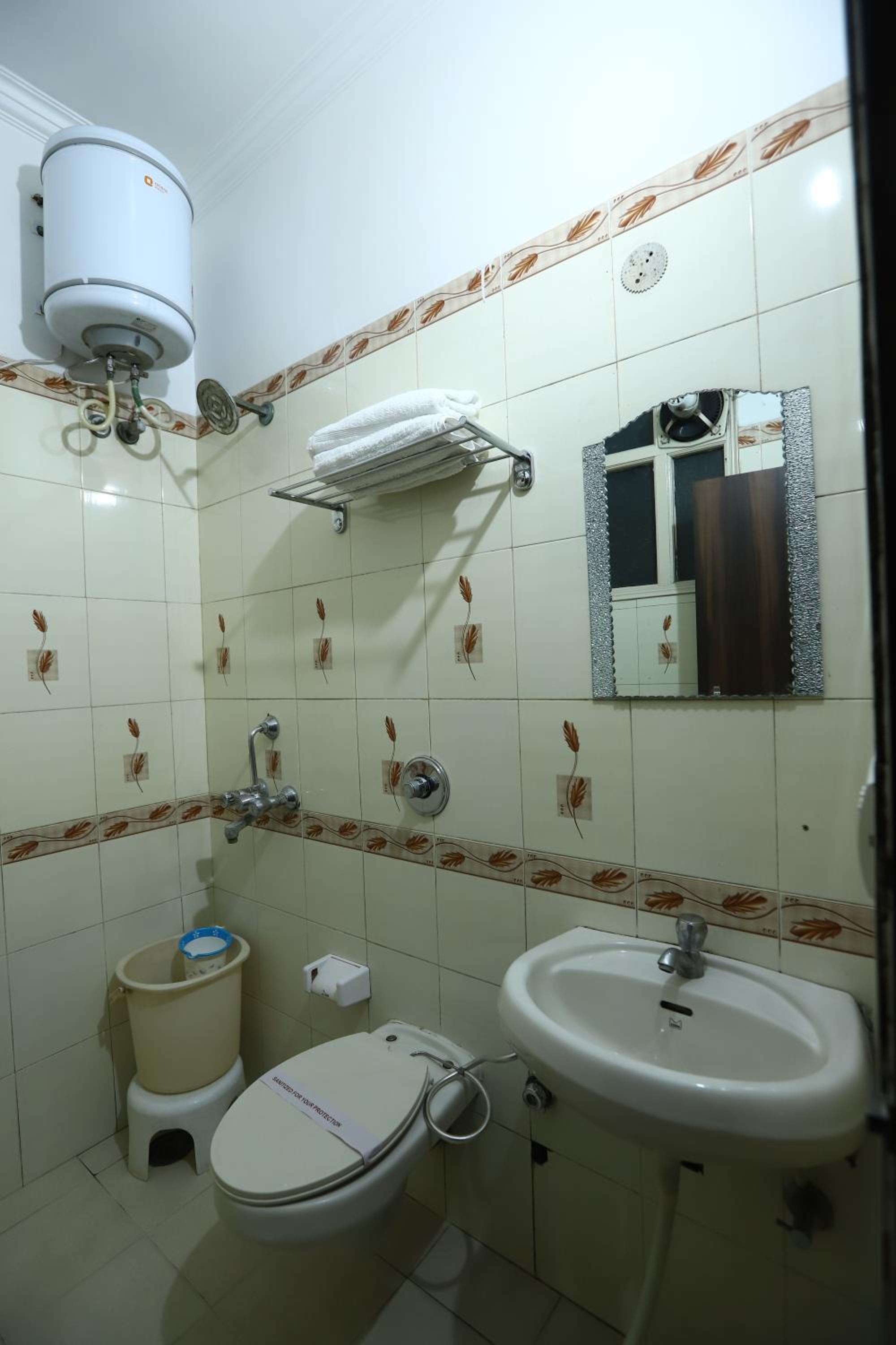 Deluxe King Room - Photo 8