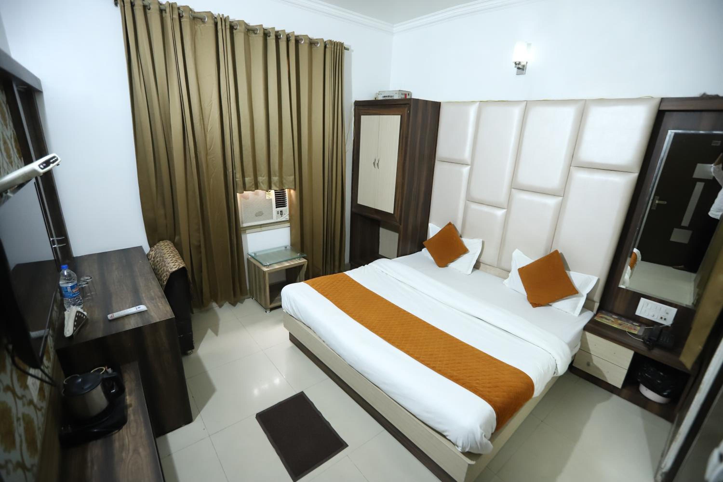 Deluxe King Room - Photo 4