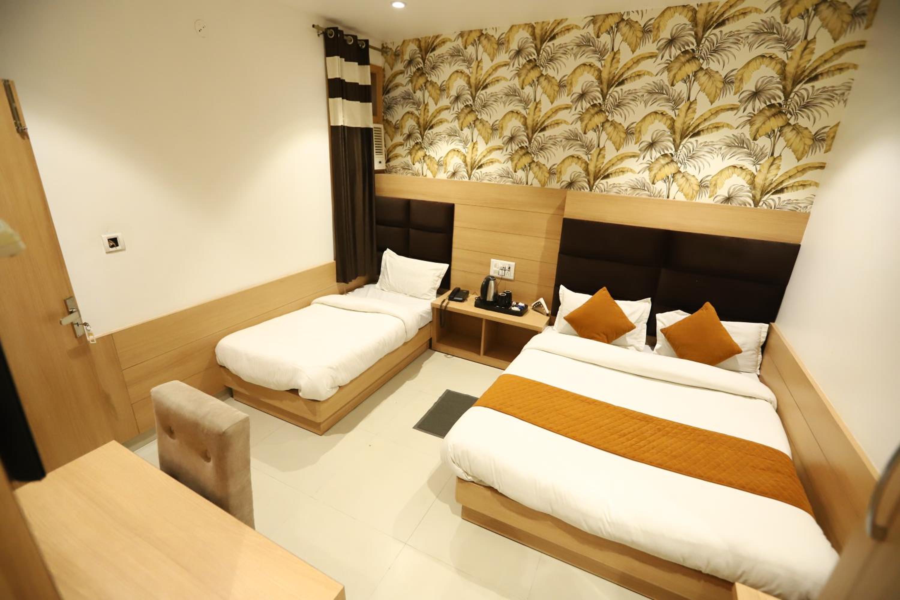 Deluxe Triple Room - Photo 10