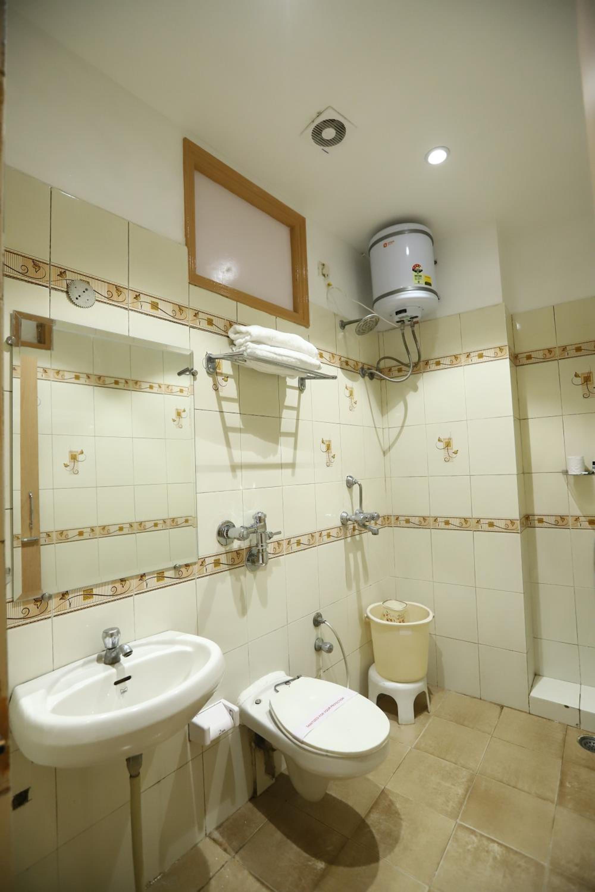 Deluxe King Room - Photo 28