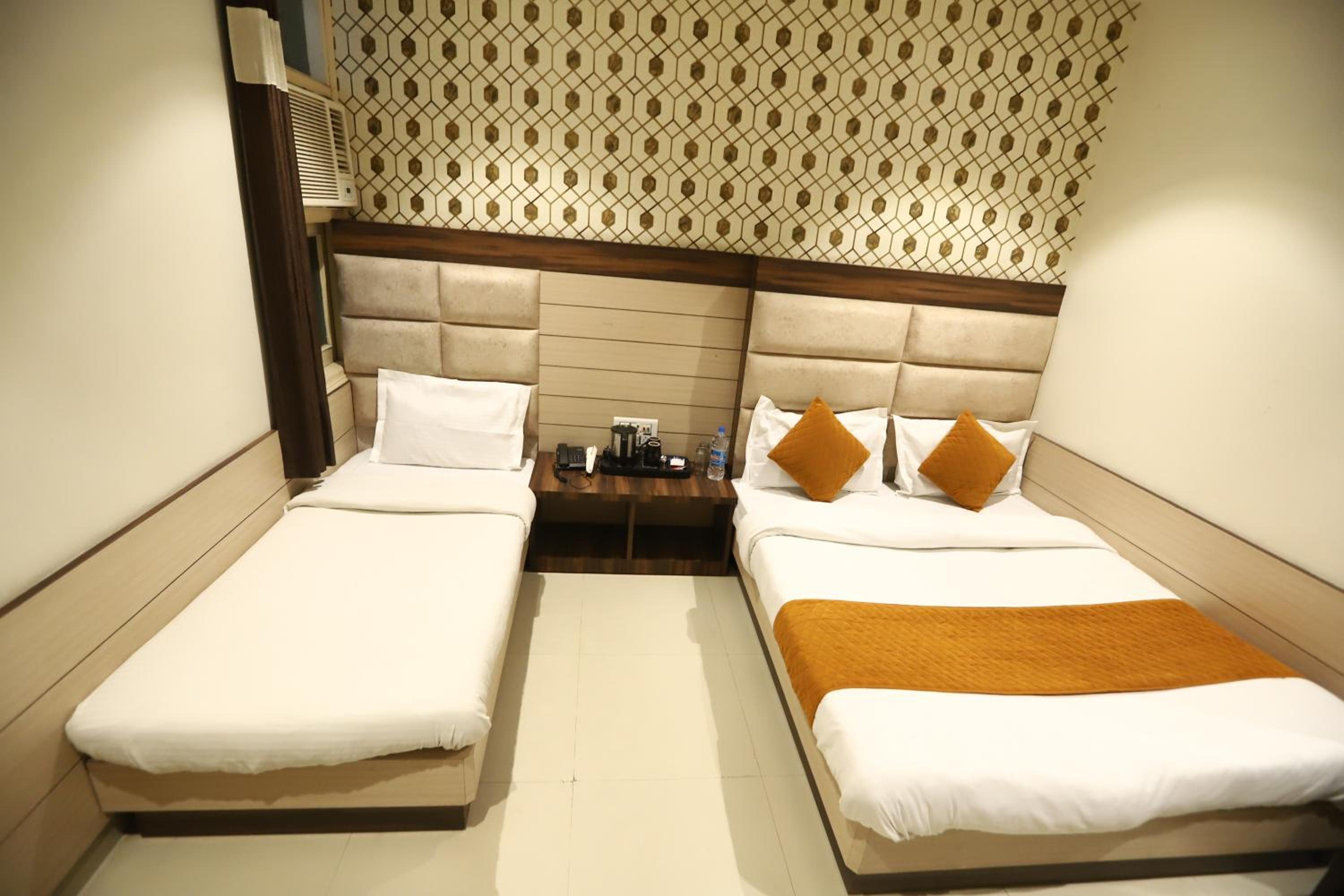 Deluxe Triple Room - Photo 16