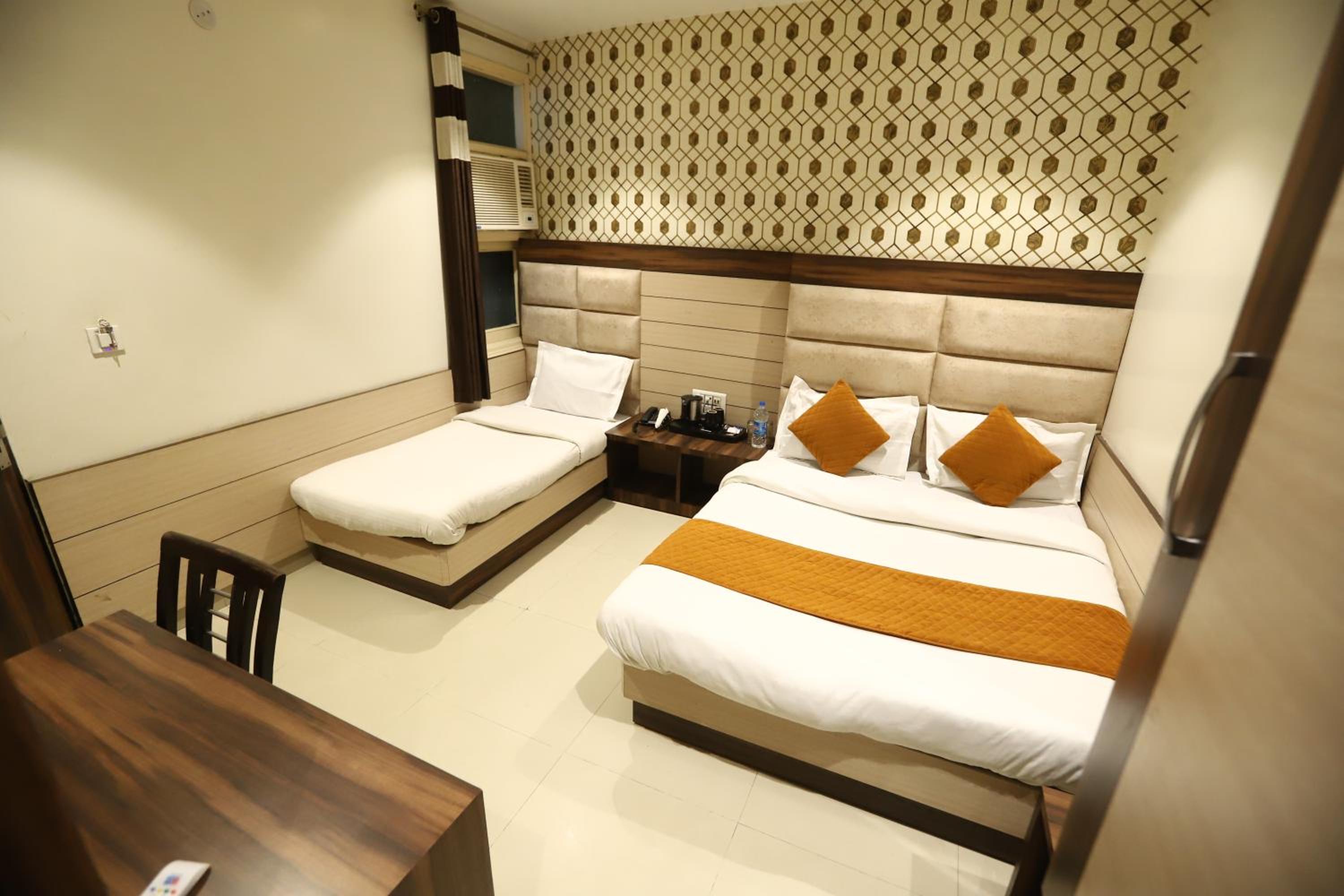 Deluxe Triple Room - Photo 17