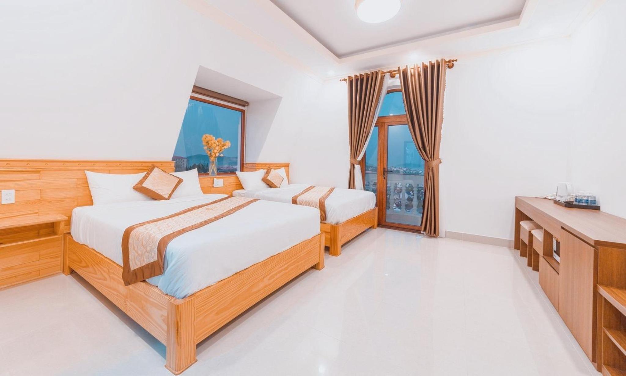 Quadruple Room with Balcony photo 3