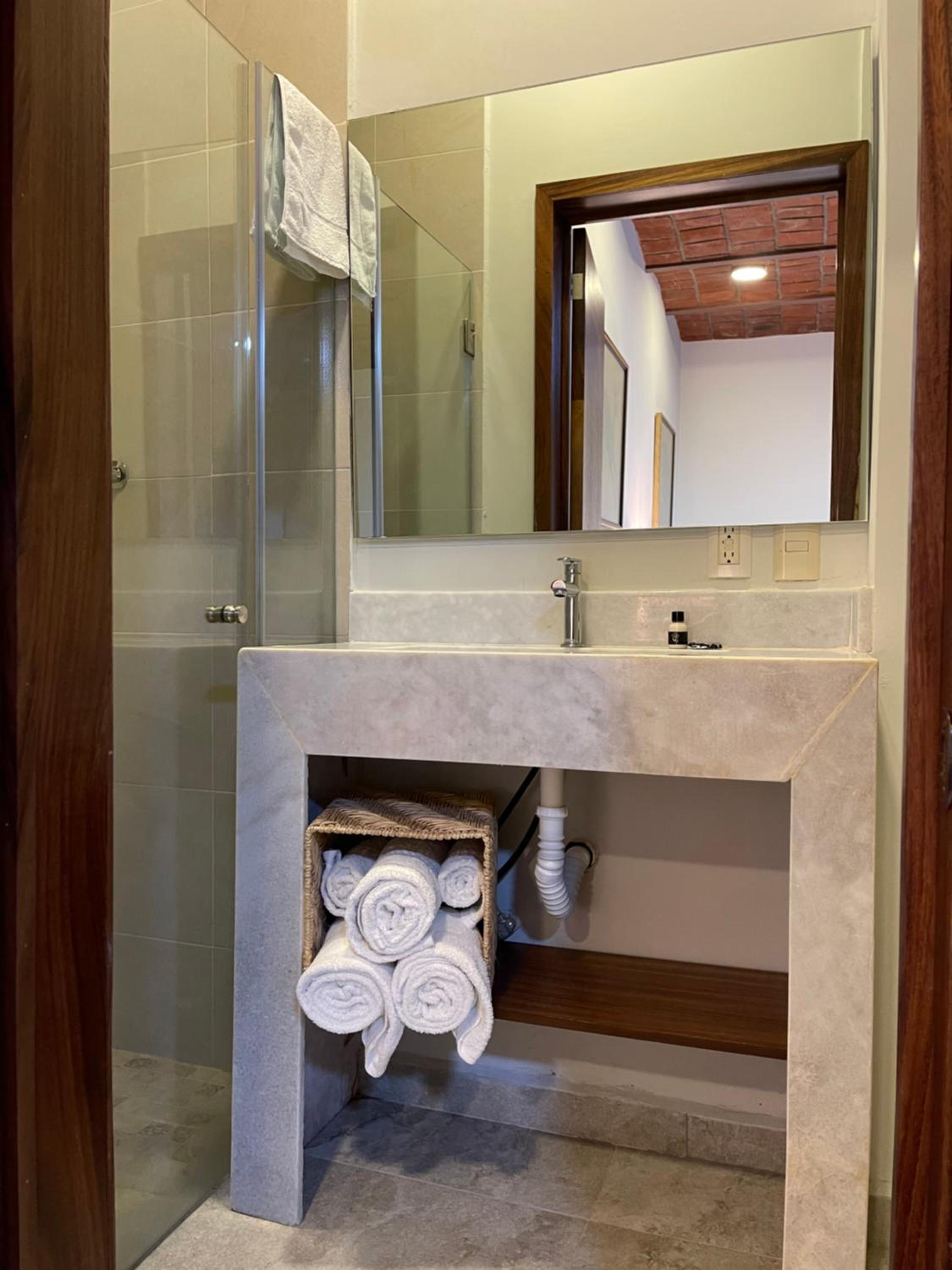 Twin Room - Photo 3
