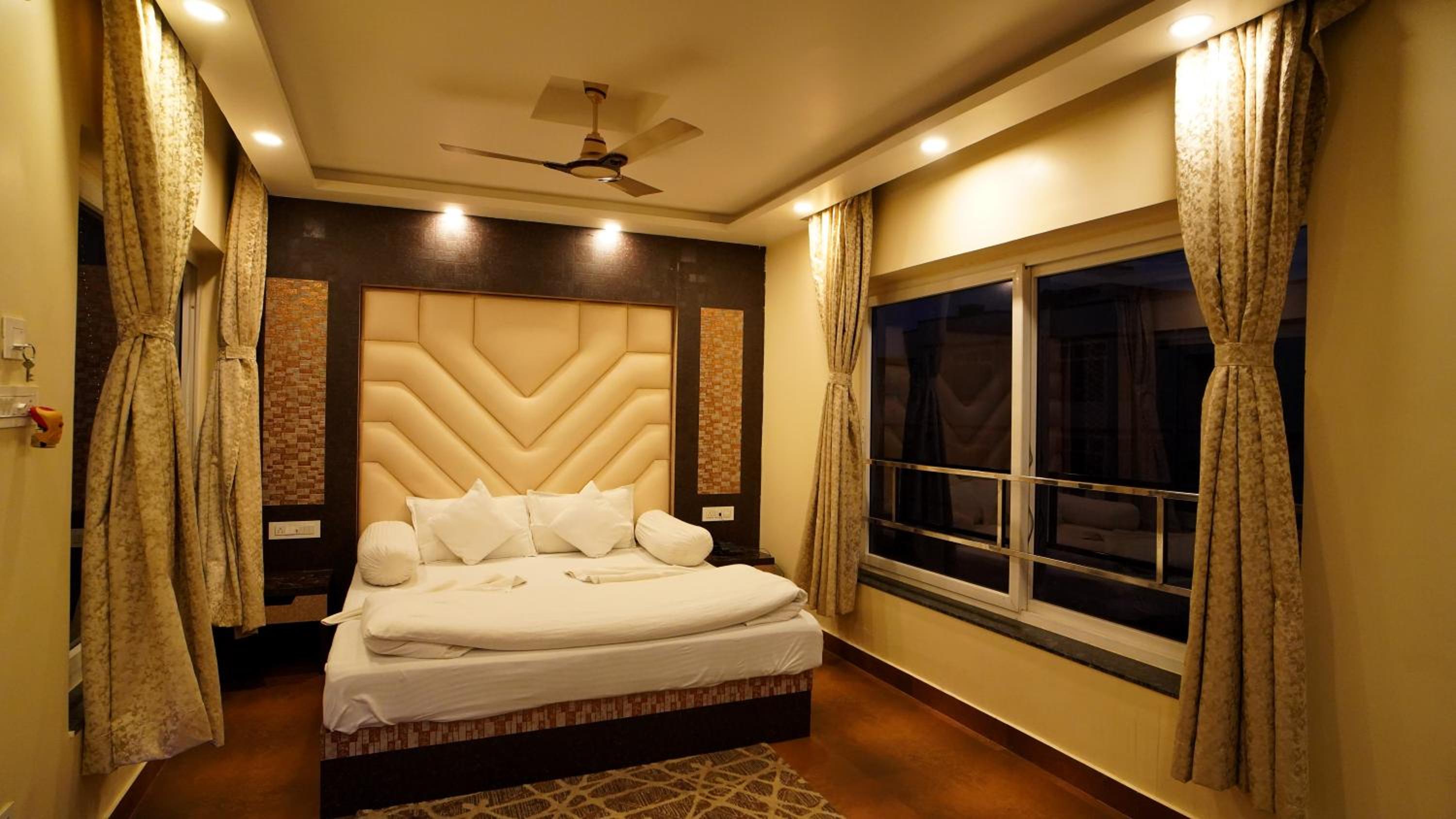 Deluxe Double Room with Side Sea View photo 1