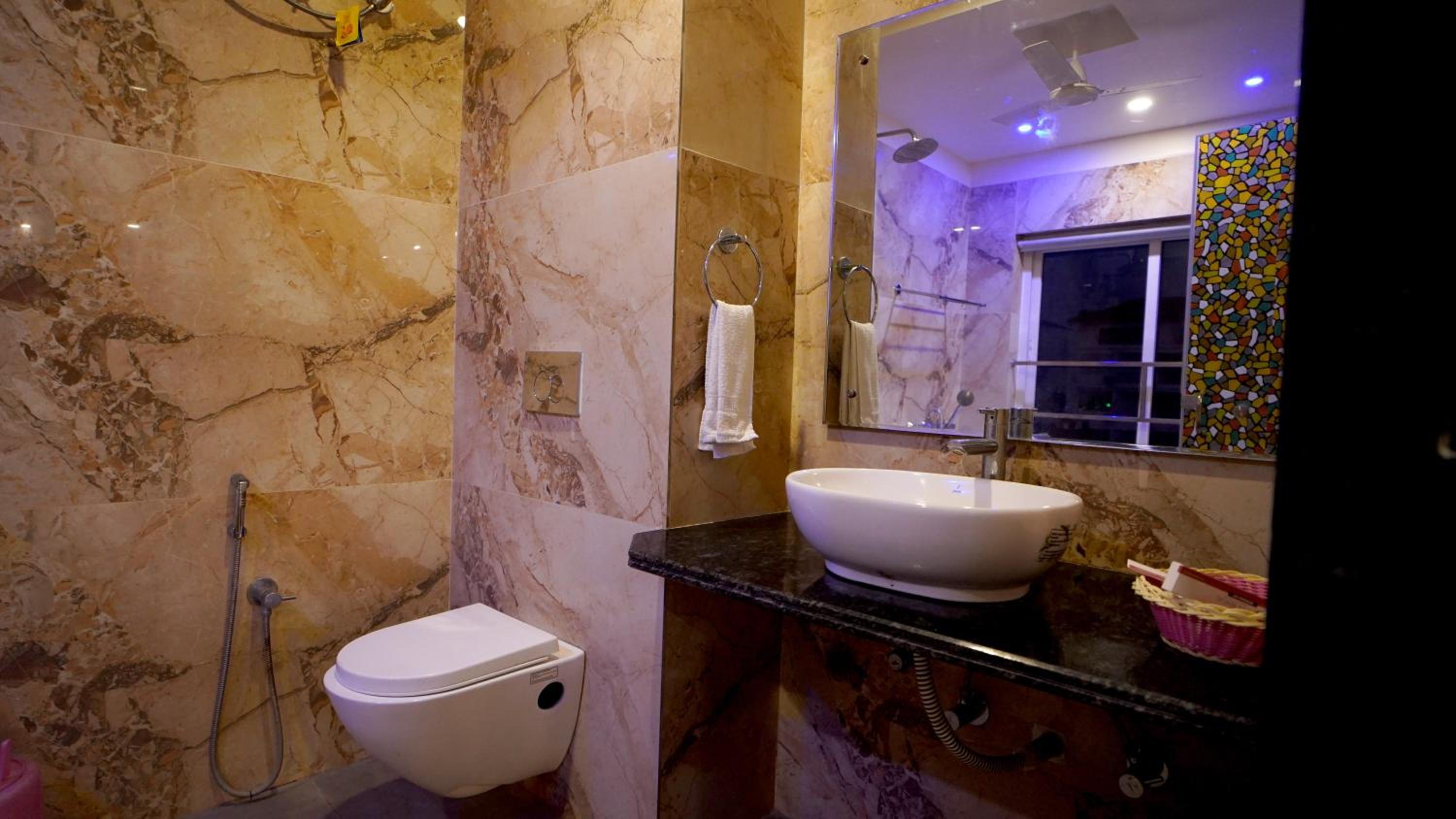 Deluxe Double Room with Side Sea View photo 3