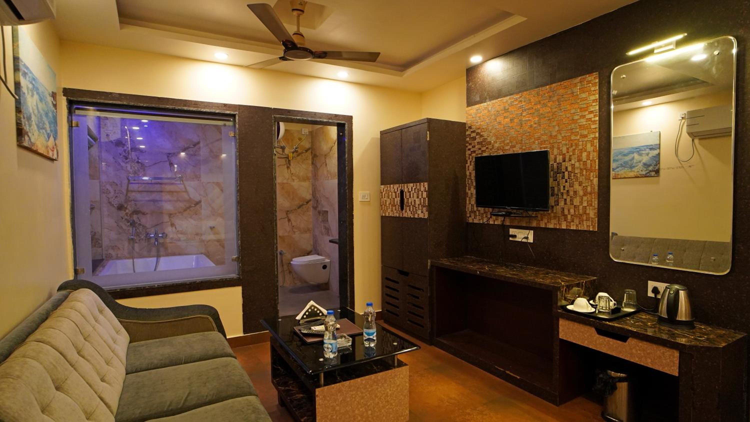 Deluxe Double Room with Side Sea View photo 2