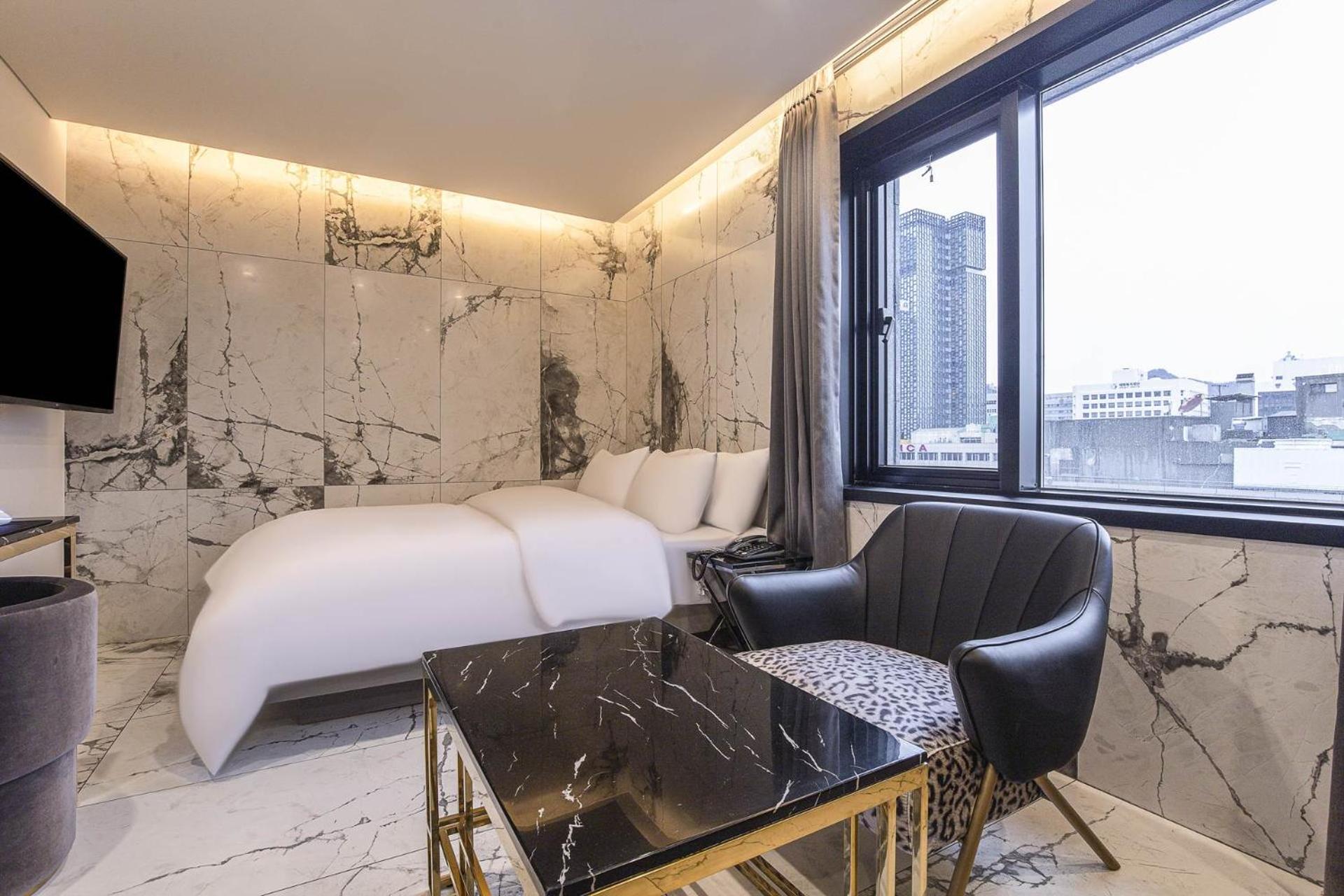 Double Room - Photo 7