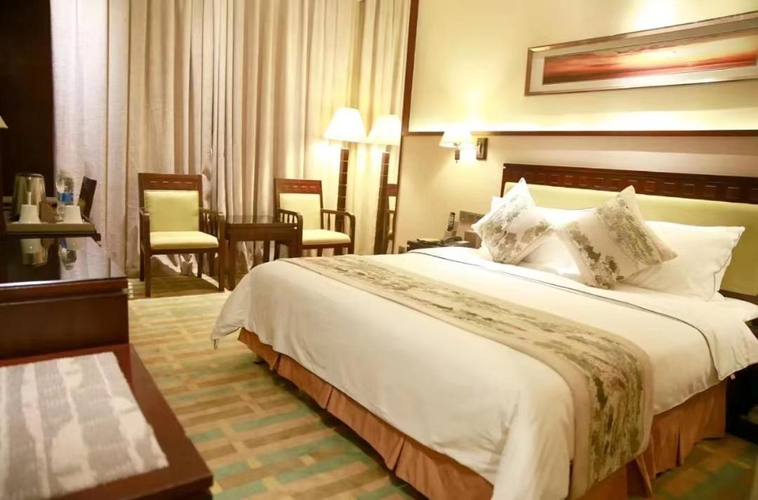Superior Business Queen Room photo 2