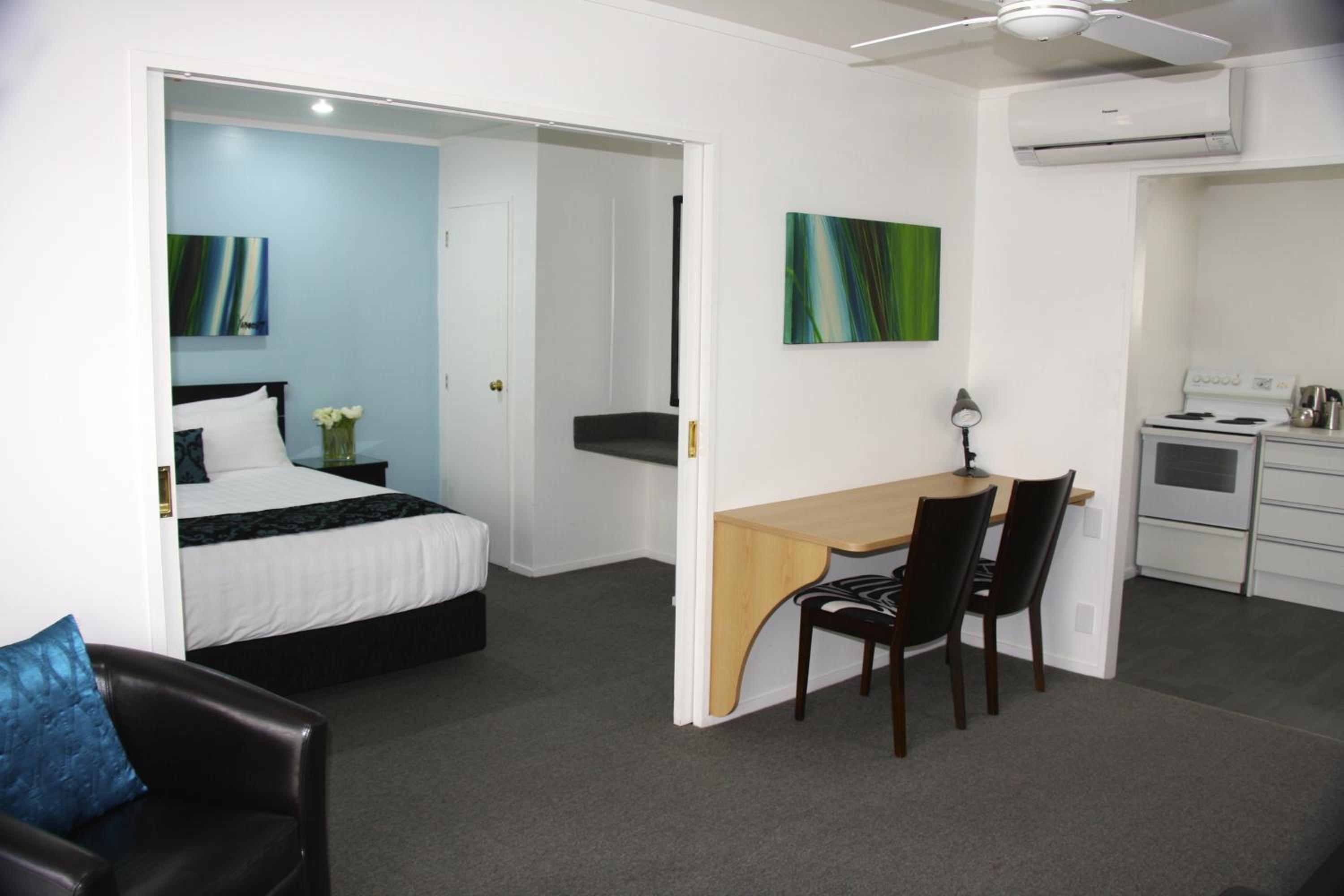 Executive Suite with Spa Bath photo 3