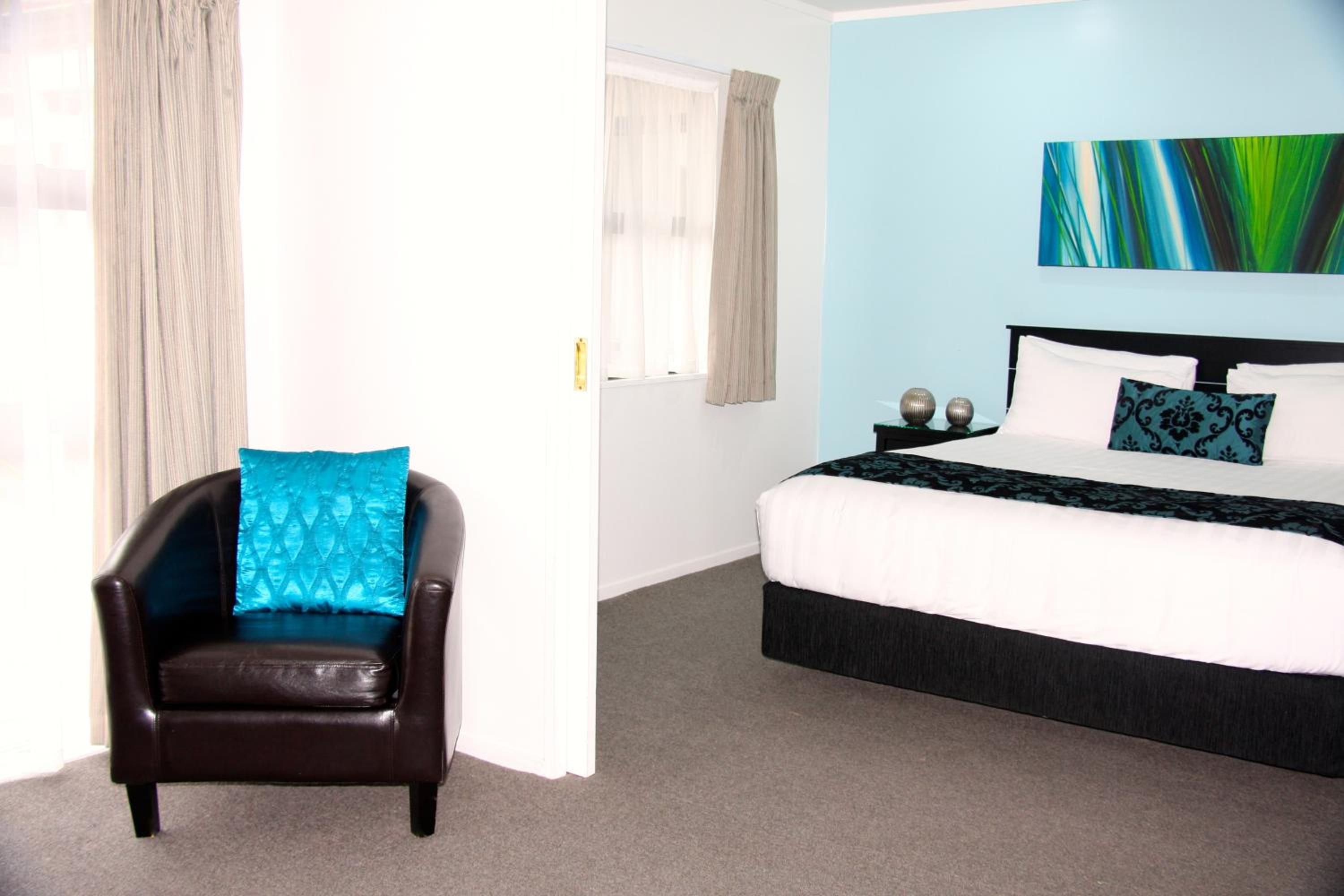 Executive Suite with Spa Bath photo 2