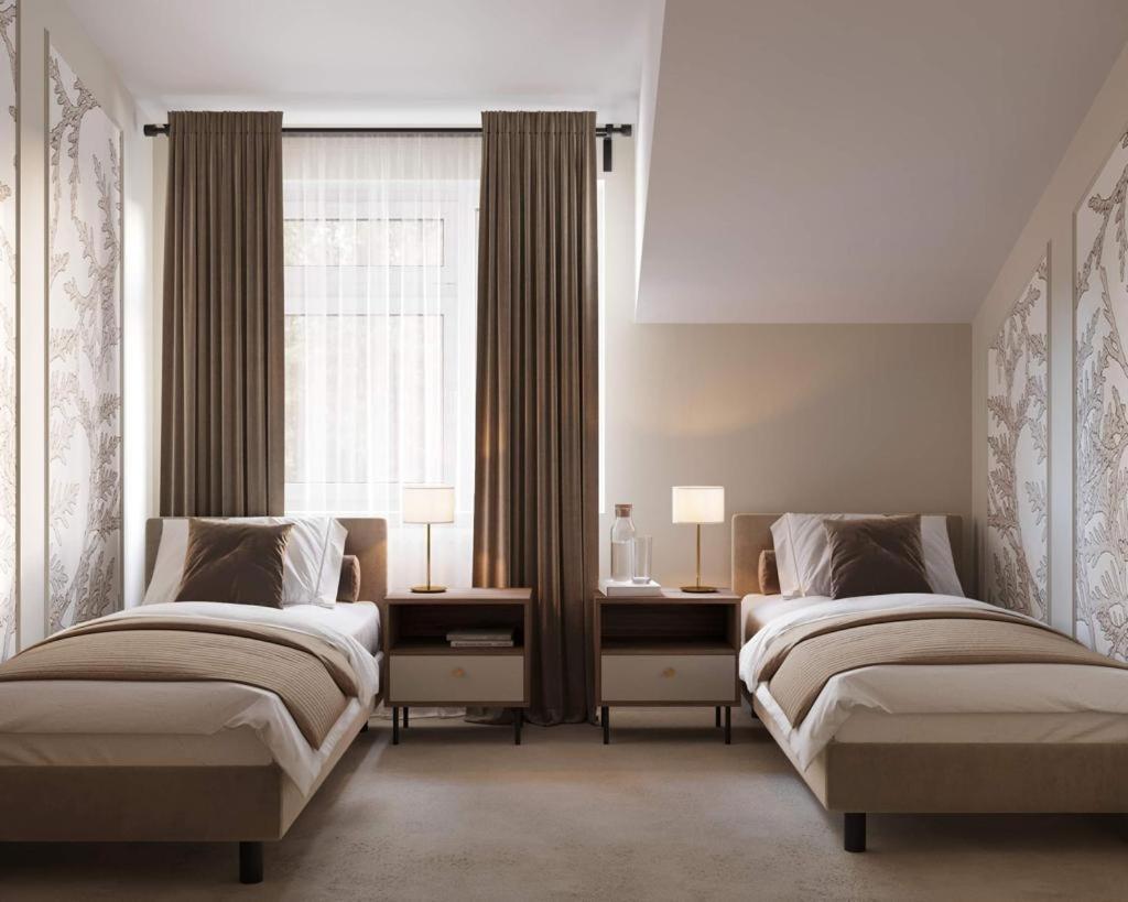 Standard Double or Twin Room - Photo 10