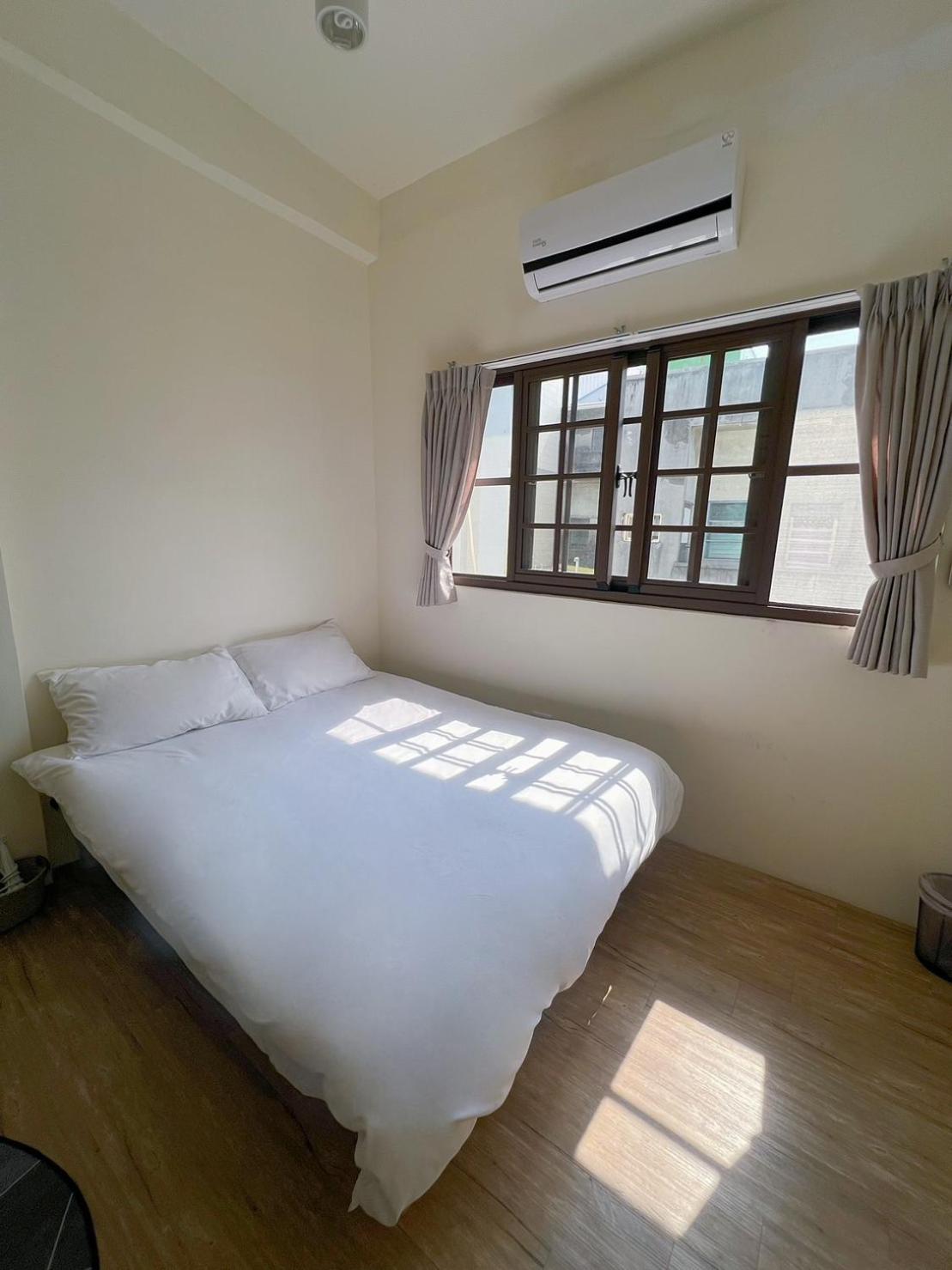 Deluxe Double Room with Private Bathroom photo 3