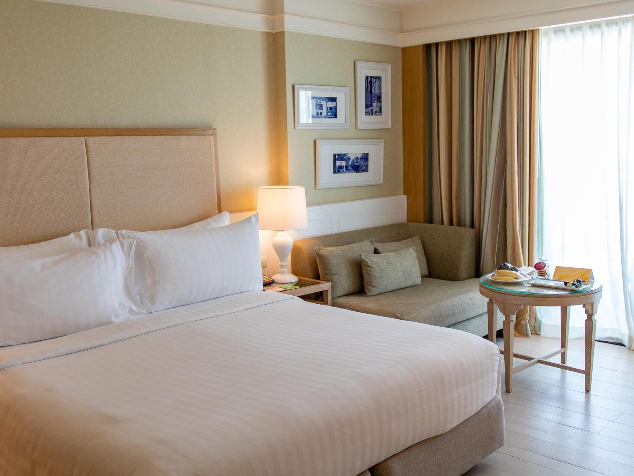 Deluxe Double Room with Pool View
