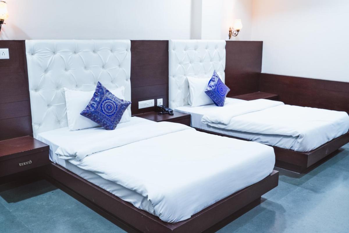 Deluxe Double or Twin Room photo 2