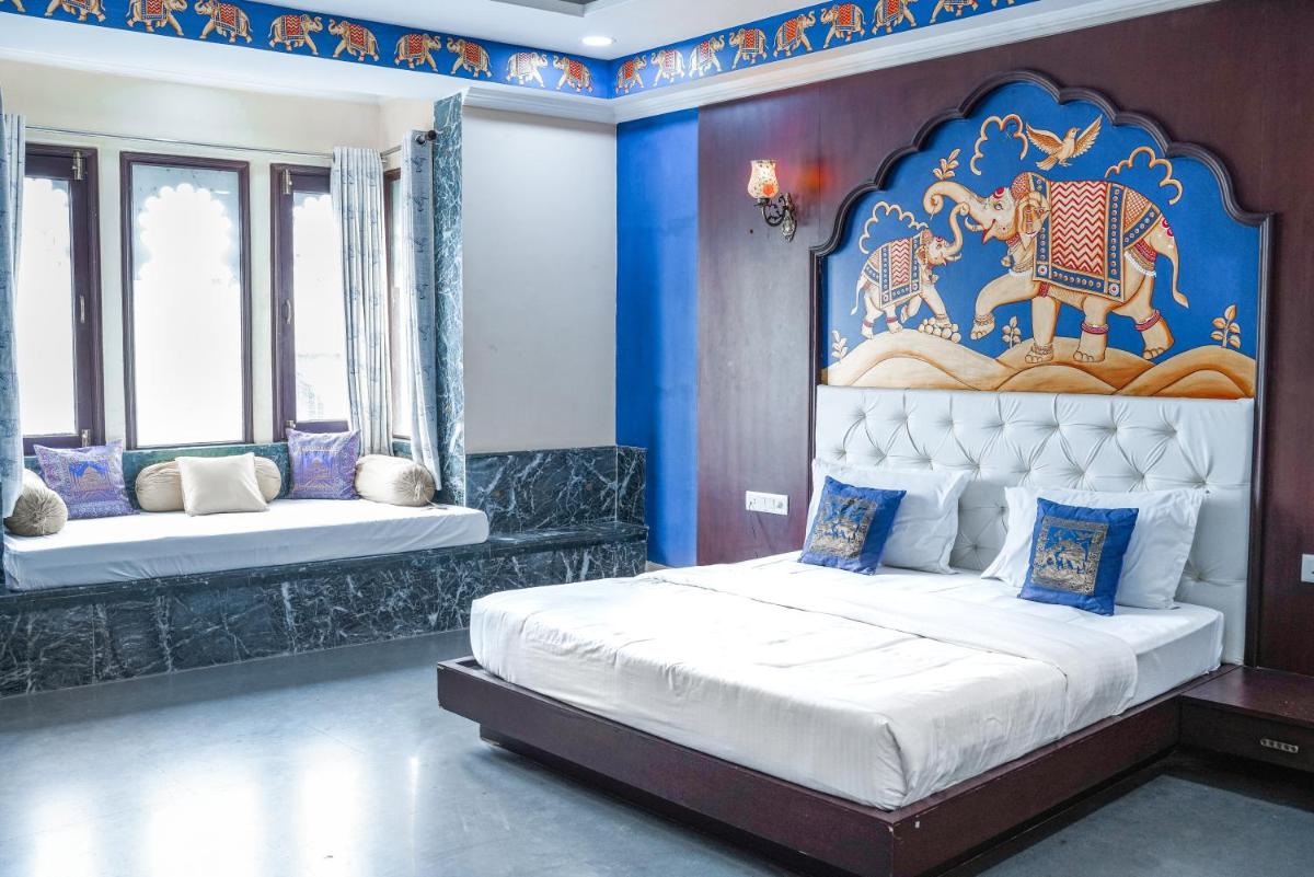Deluxe Double or Twin Room with Lake View photo 3