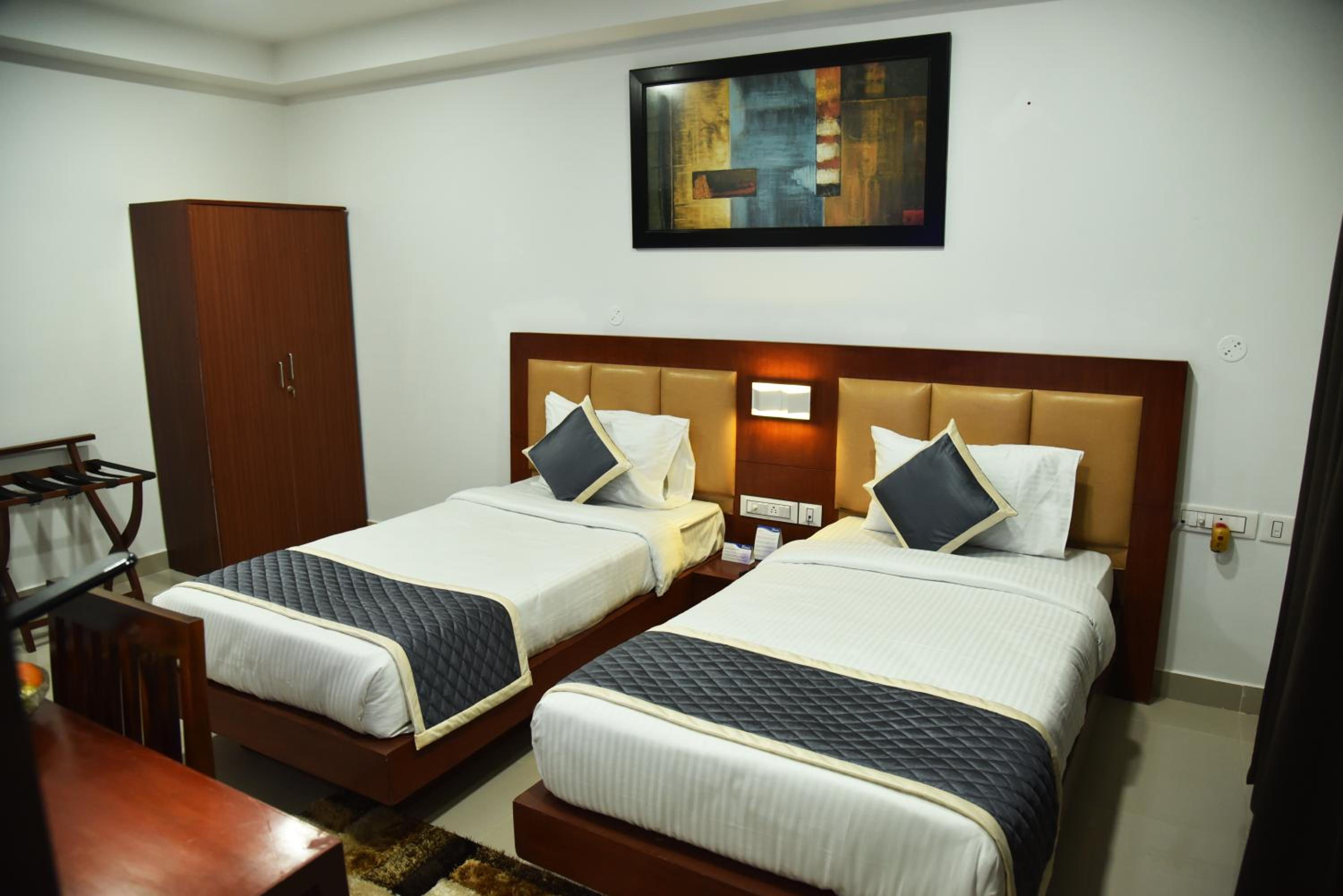 Deluxe Twin Room - Photo 8