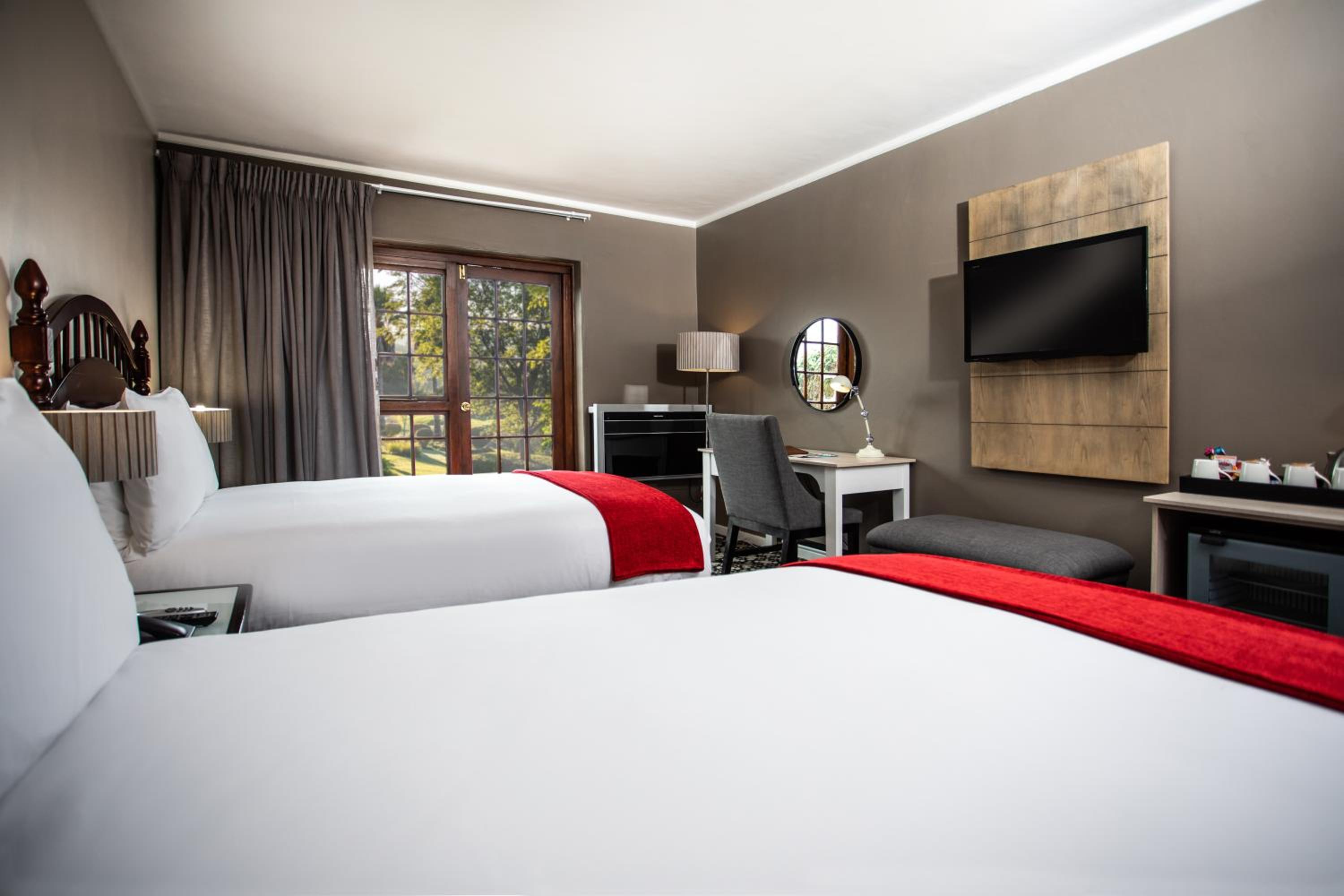 Superior Double or Twin Room with Pool View photo 1
