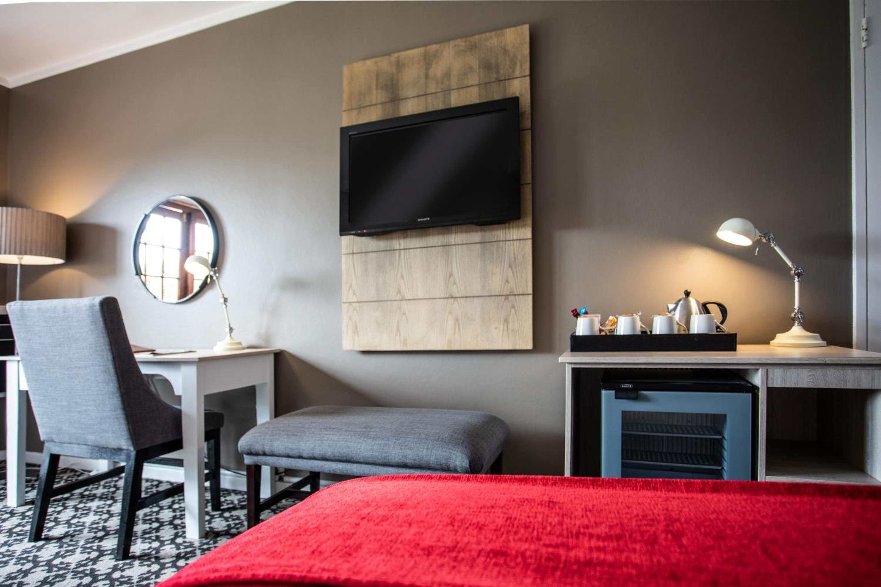 Superior Double or Twin Room with Pool View photo 3