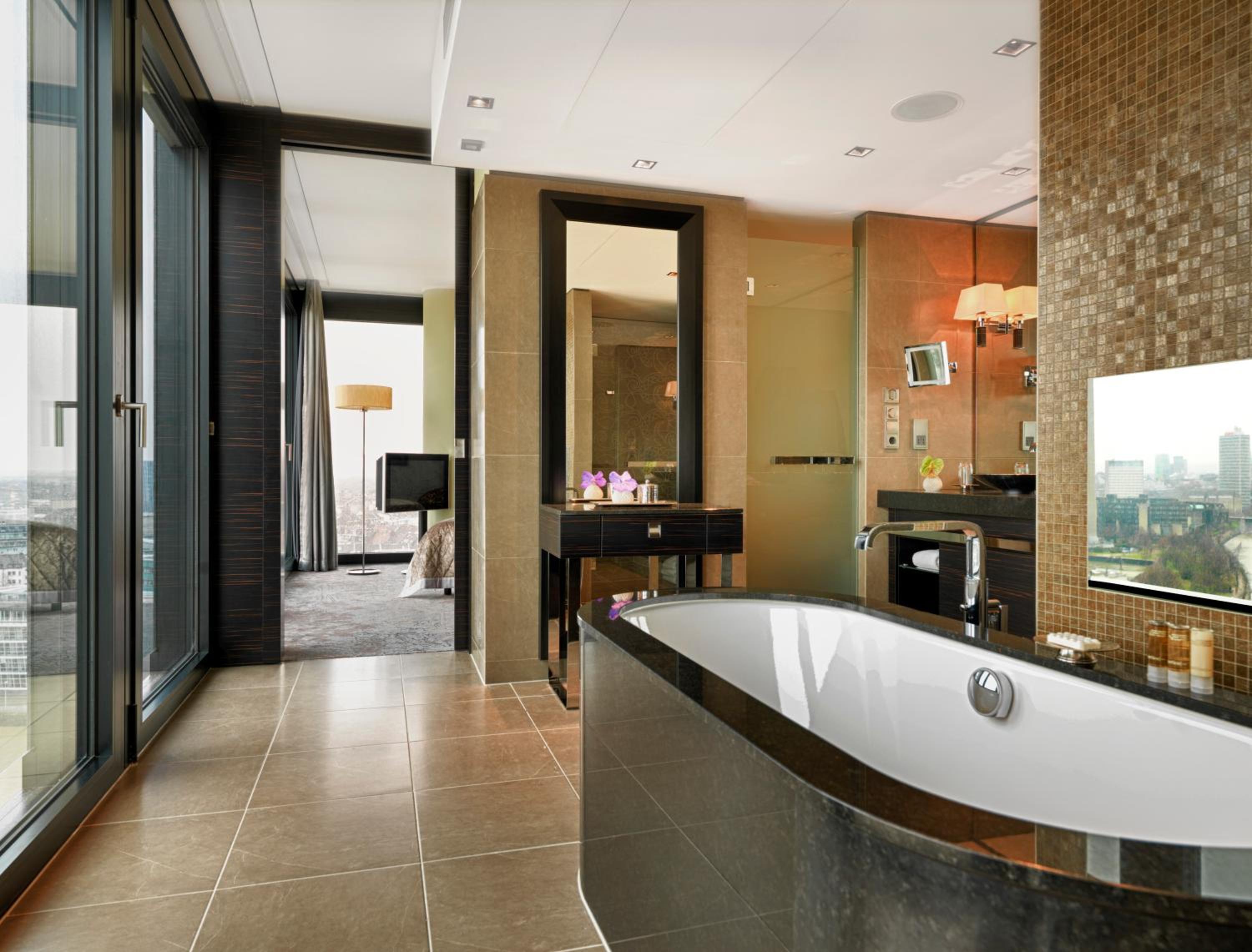 King Suite With Harbour View thumbnail 5