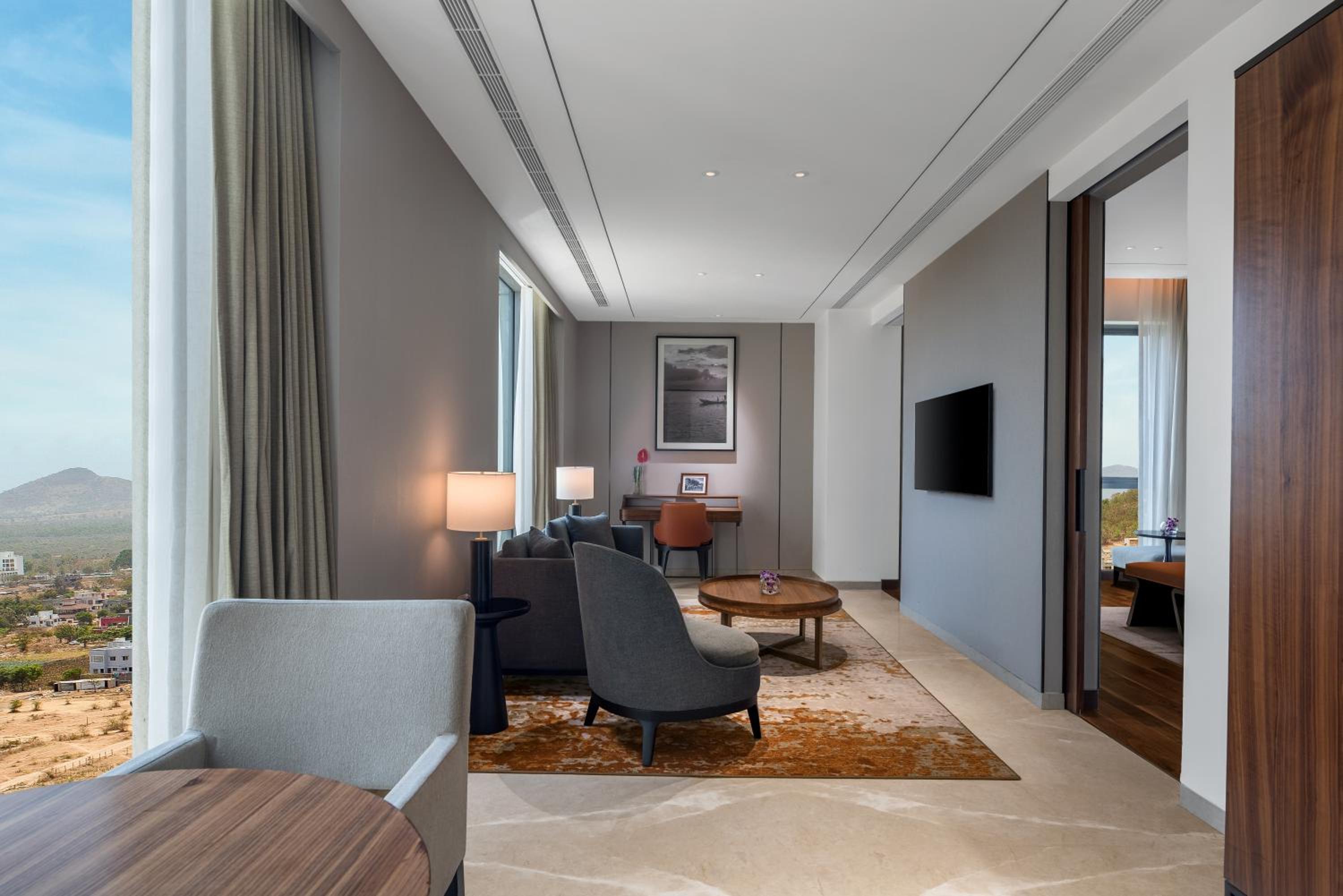 Deluxe Suite with Balcony & 15% discount on Spa - Photo 3