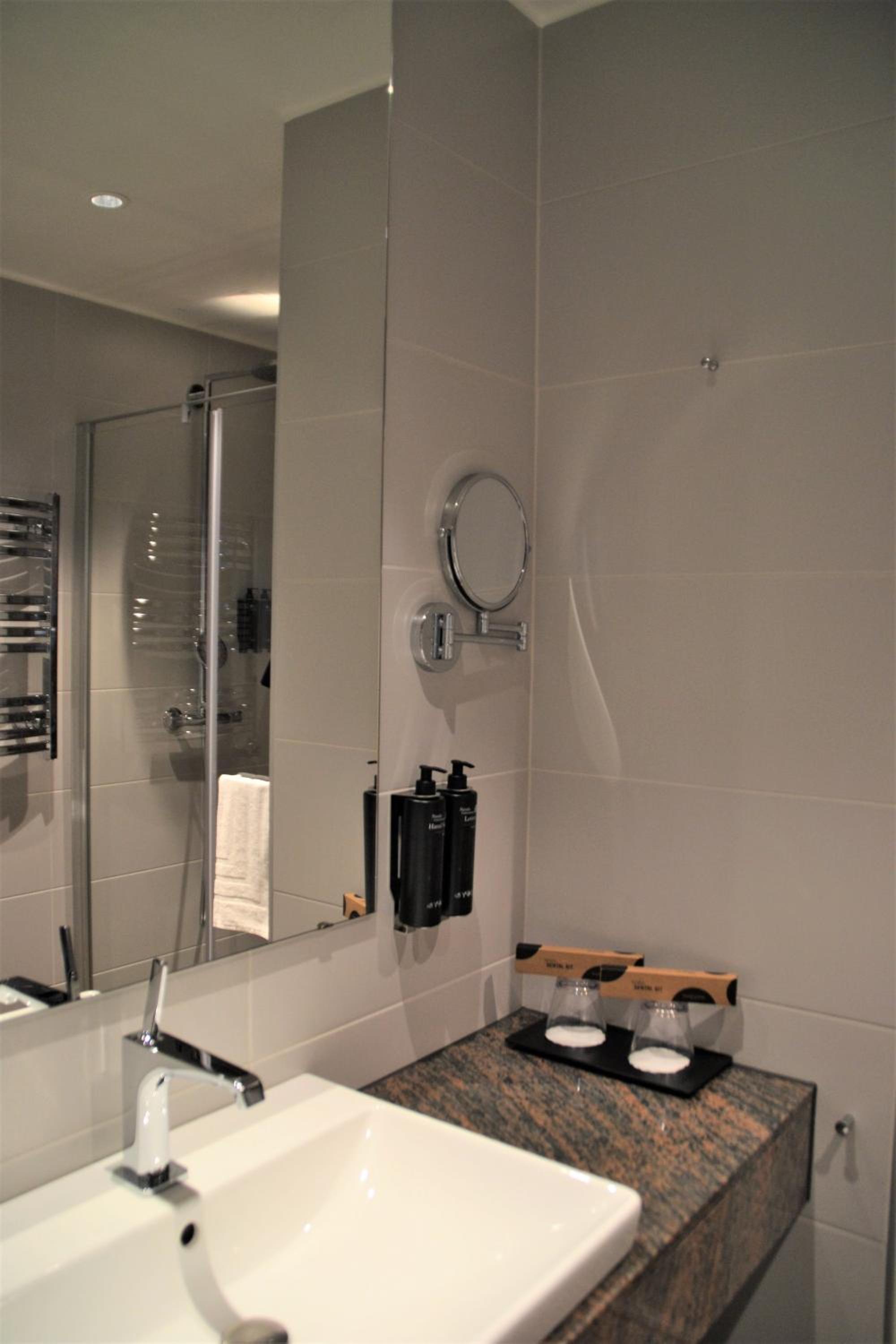 Premium Room - Photo 8