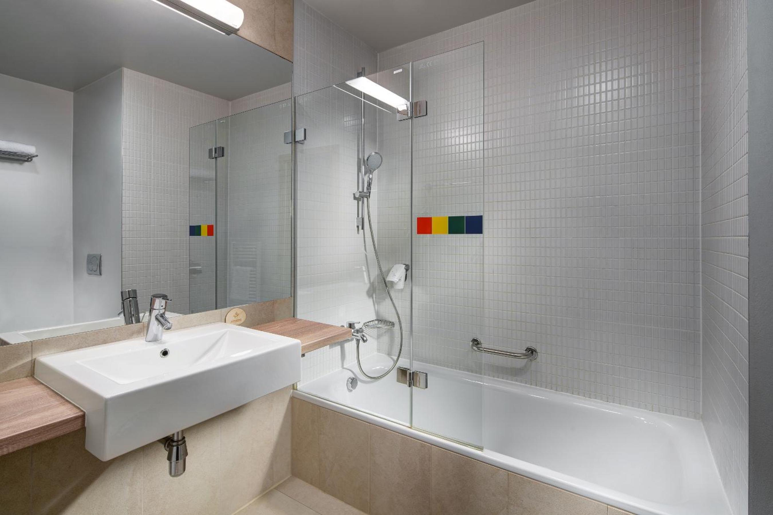Standard Double or Twin Room - Photo 3