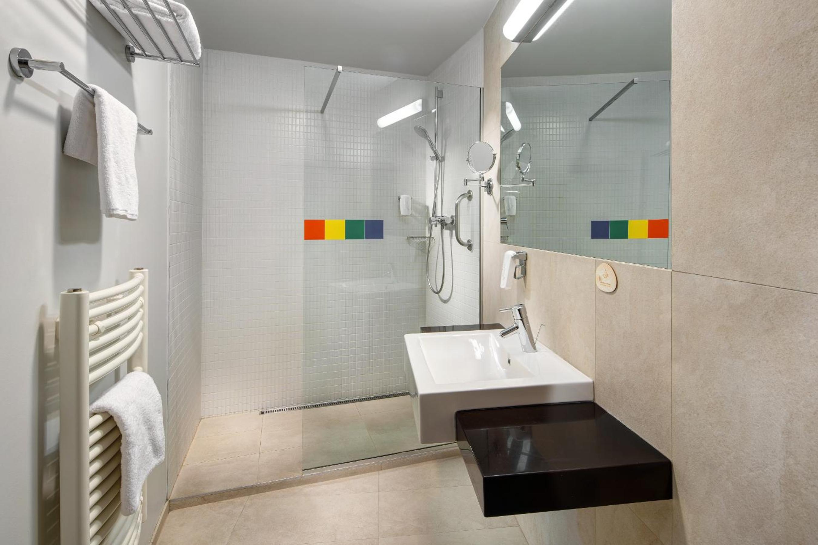 Standard Double or Twin Room - Photo 4