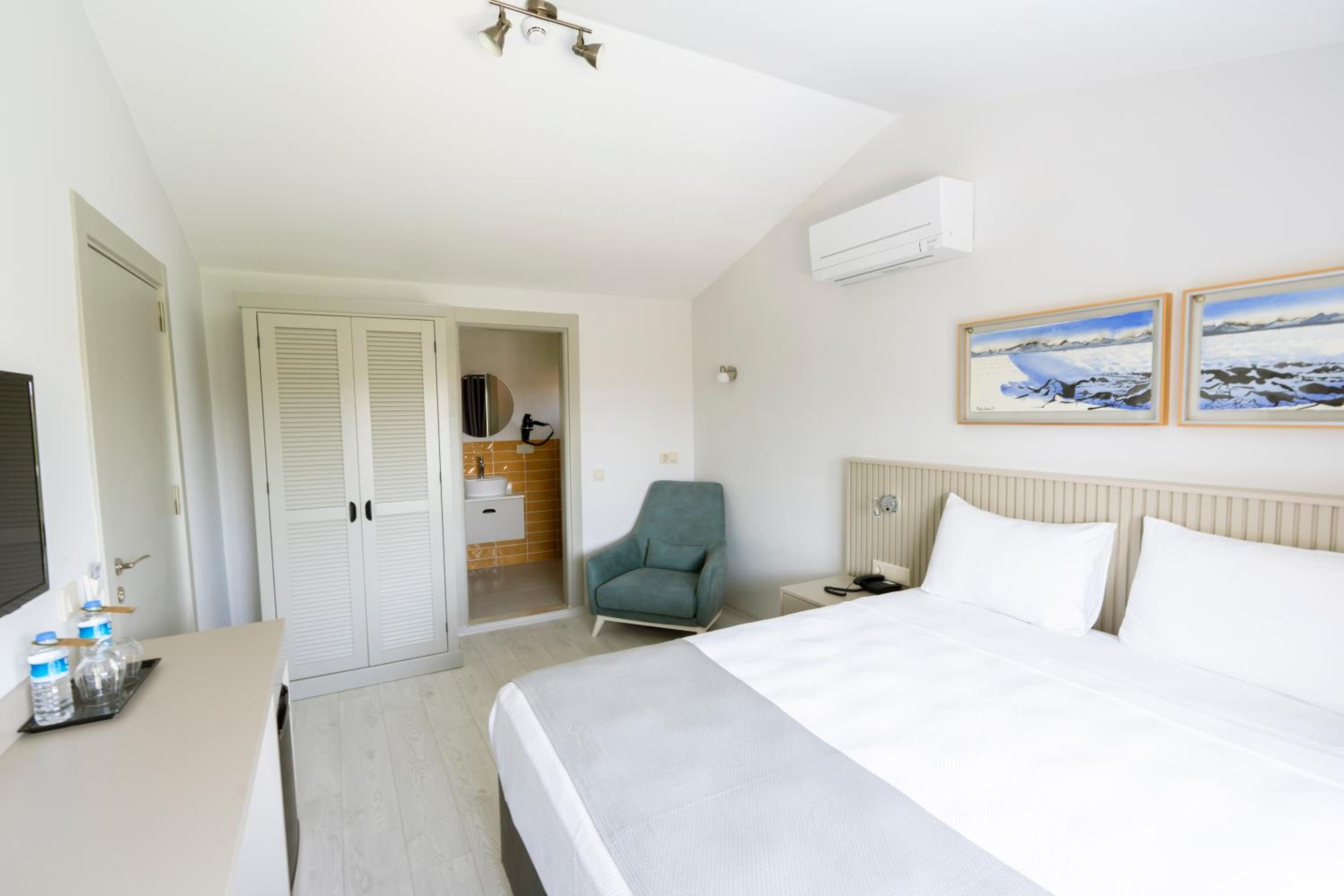 Double or Twin Room with Garden View - Photo 1