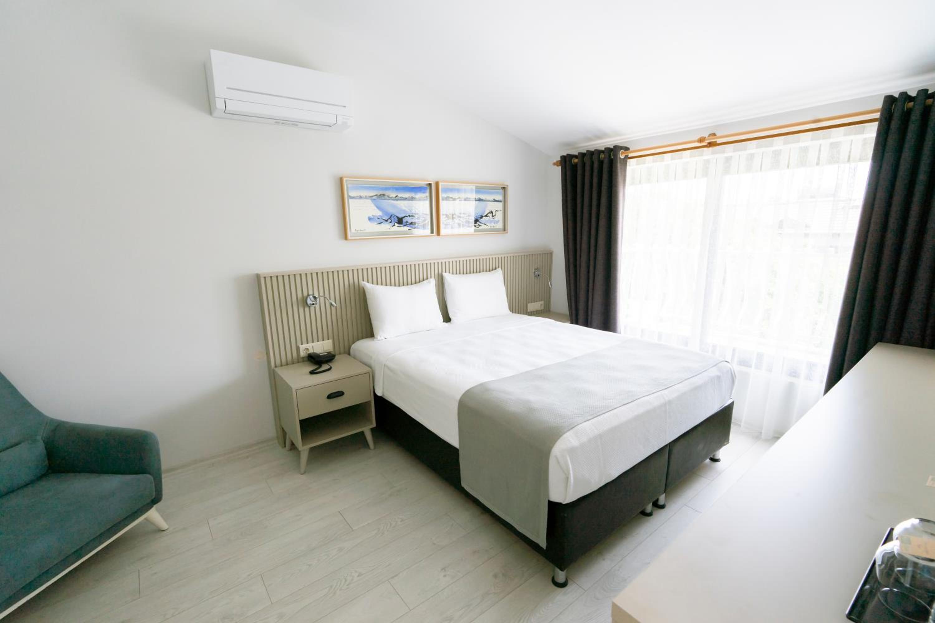Double or Twin Room with Garden View - Photo 3